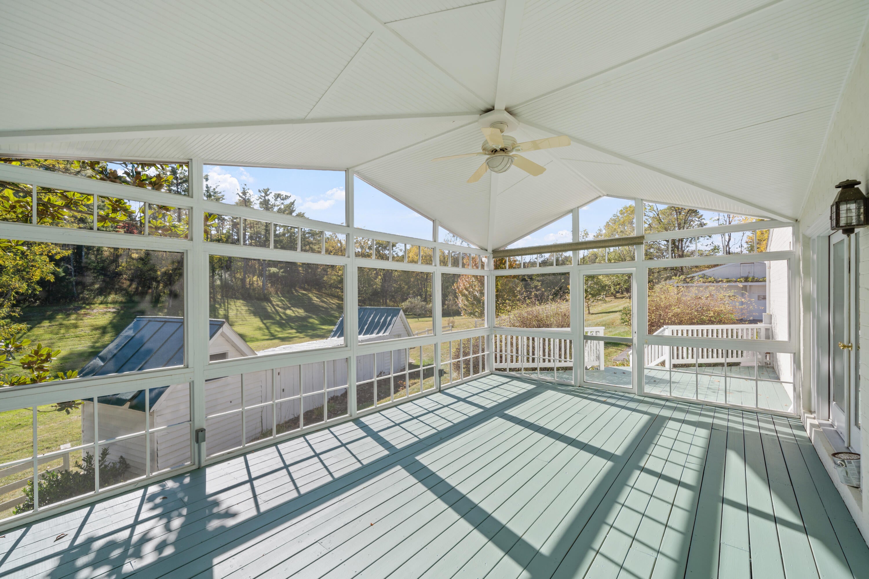 Troutville, Virginia, 24175, United States, 5 Bedrooms Bedrooms, ,4 BathroomsBathrooms,Residential,Active,1965837