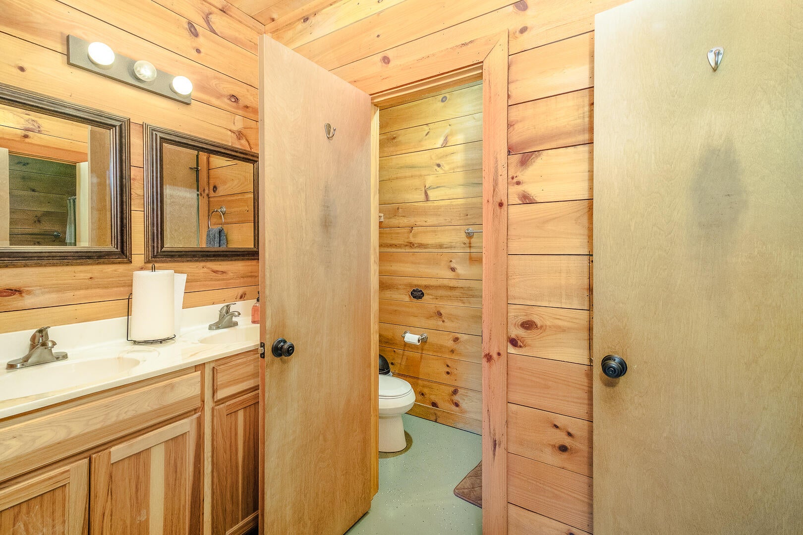 Catawba, Virginia, 24070, United States, 13 Bedrooms Bedrooms, ,15 BathroomsBathrooms,Residential,Active,1902950