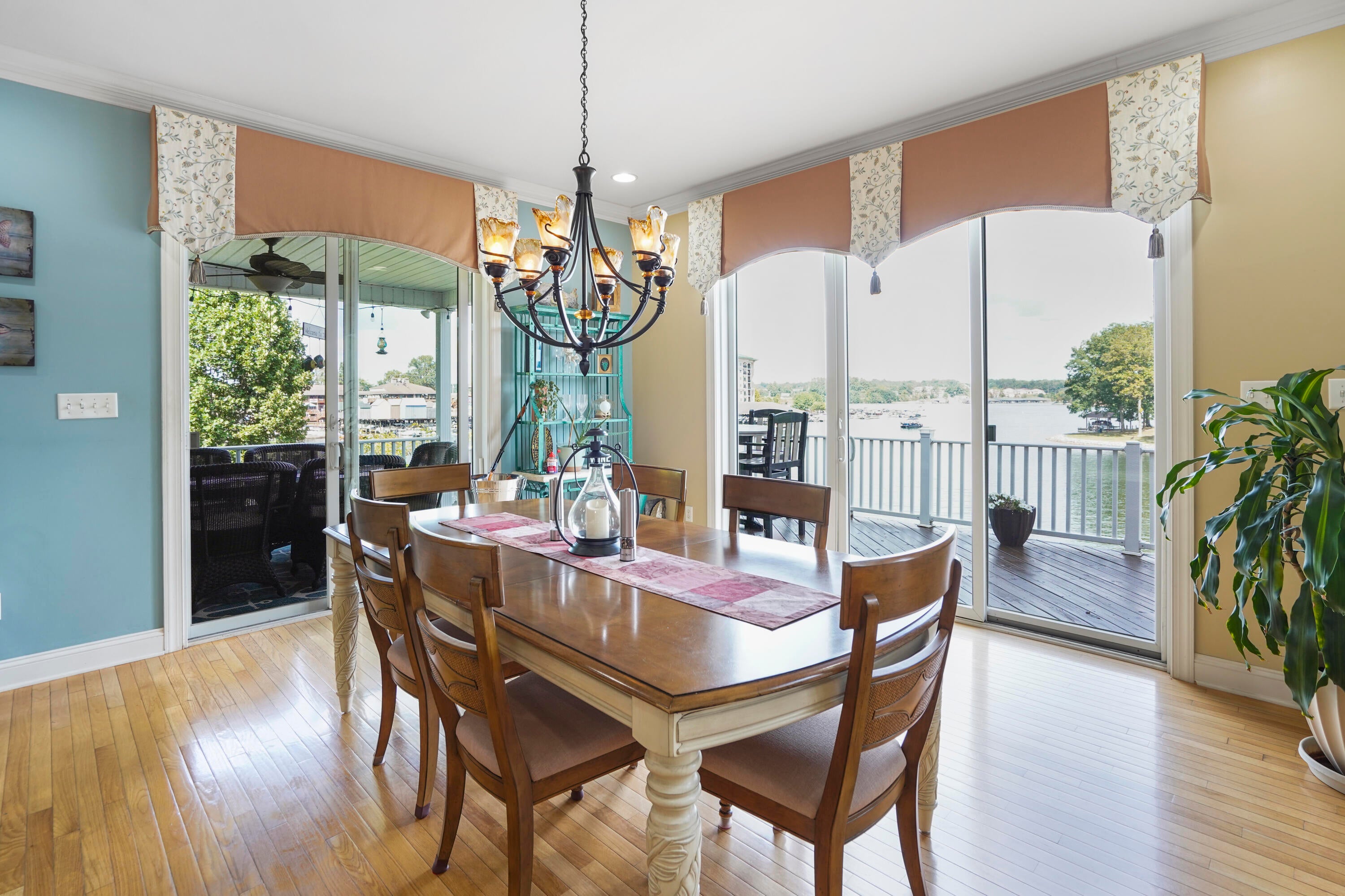 Moneta, Virginia, 24121, United States, 4 Bedrooms Bedrooms, ,4 BathroomsBathrooms,Residential,Active,1945250