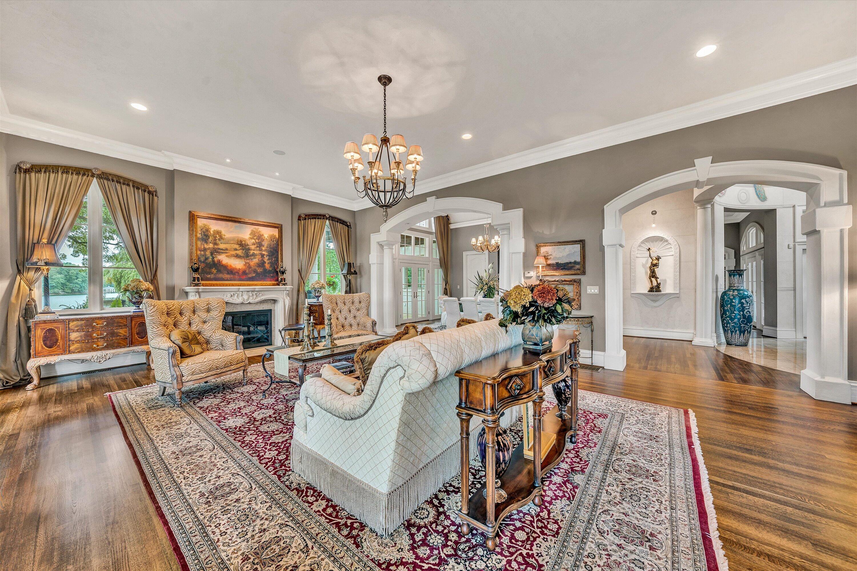 Moneta, Virginia, 24121, United States, 5 Bedrooms Bedrooms, ,9 BathroomsBathrooms,Residential,Active,1919403