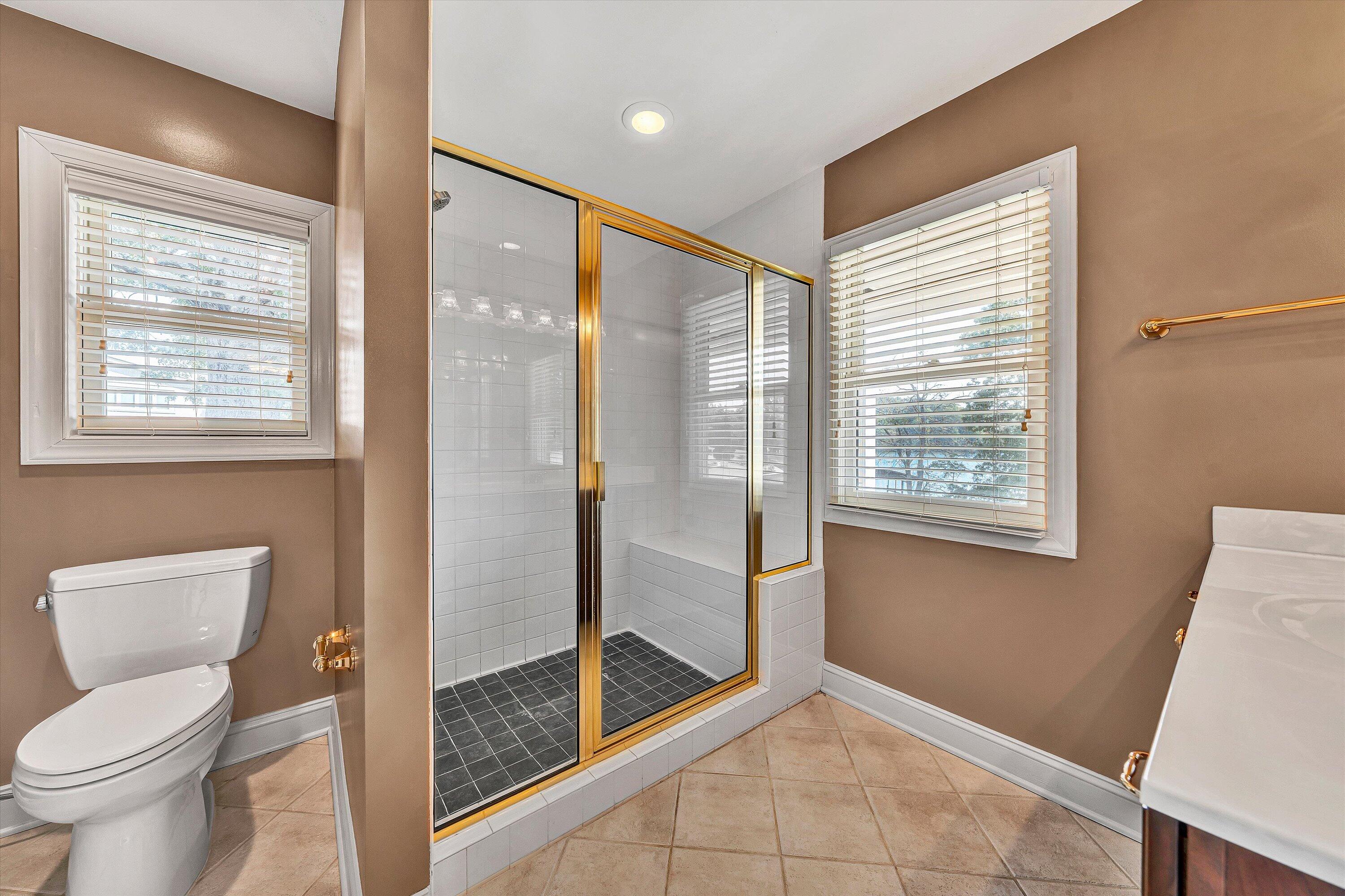 Moneta, Virginia, 24121, United States, 6 Bedrooms Bedrooms, ,7 BathroomsBathrooms,Residential,Active,1953664