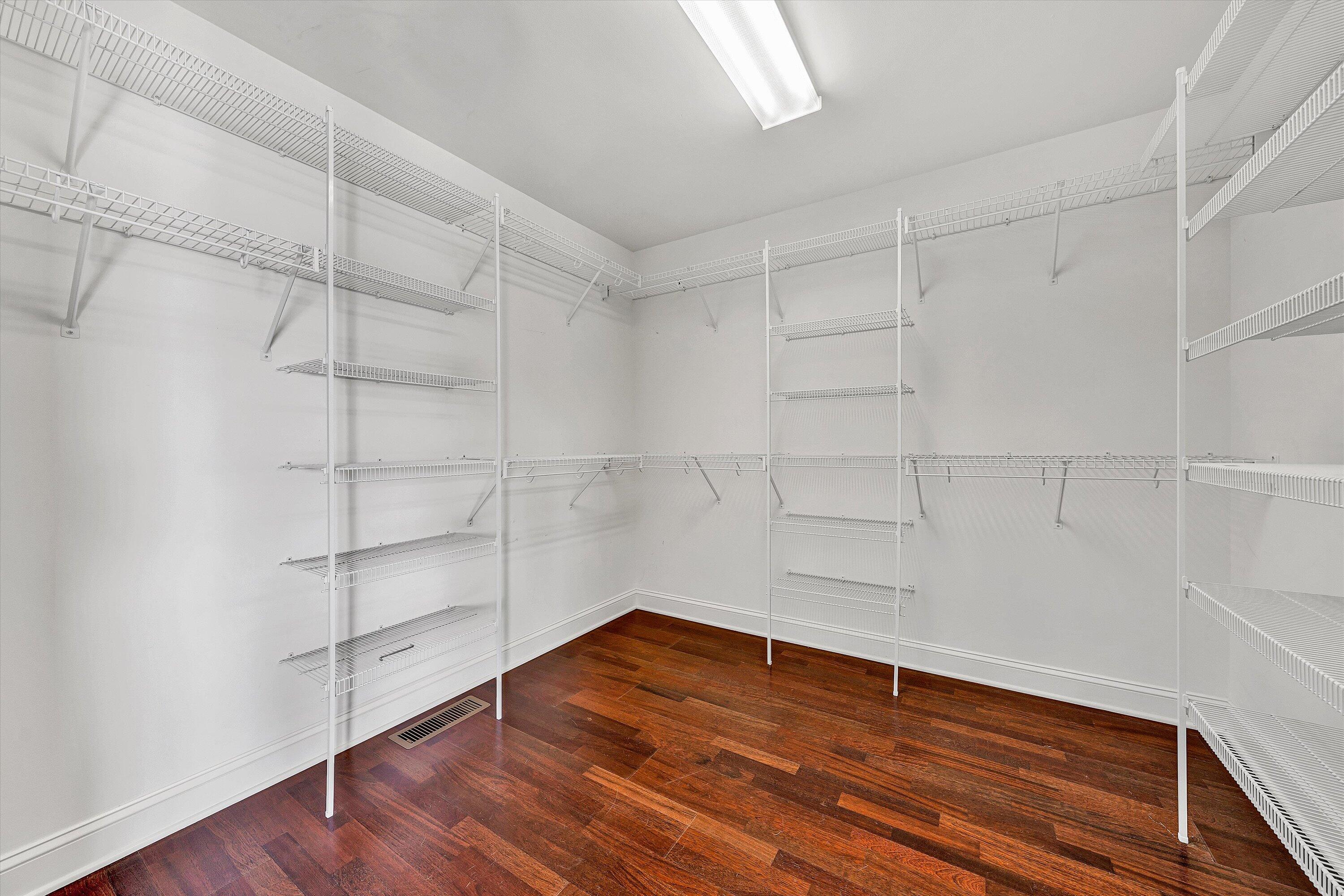 Moneta, Virginia, 24121, United States, 6 Bedrooms Bedrooms, ,7 BathroomsBathrooms,Residential,Active,1953664