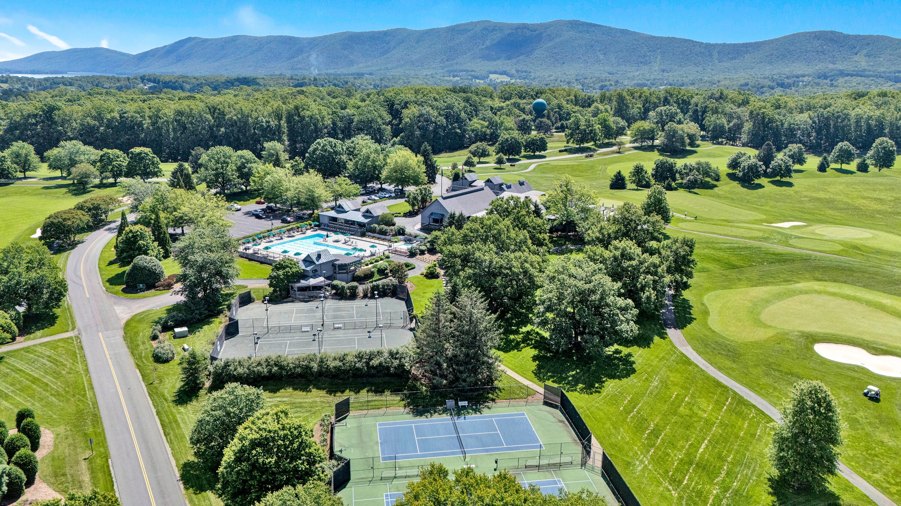 Penhook, Virginia, 24137, United States, 4 Bedrooms Bedrooms, ,5 BathroomsBathrooms,Residential,Active,1952443