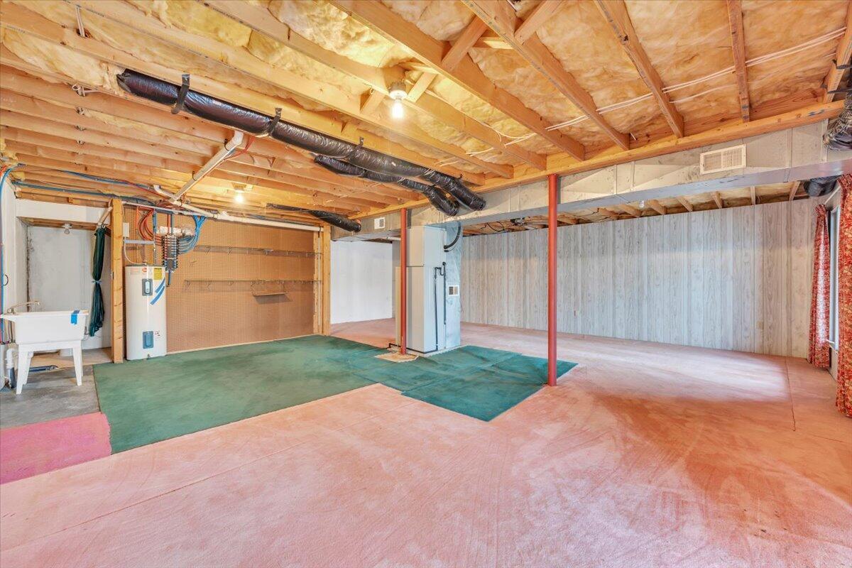 Huddleston, Virginia, 24104, United States, 5 Bedrooms Bedrooms, ,4 BathroomsBathrooms,Residential,Active,2023928