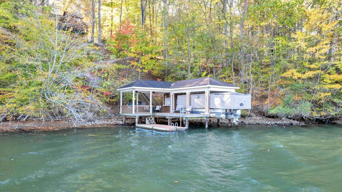 Wirtz, Virginia, 24184, United States, 4 Bedrooms Bedrooms, ,4 BathroomsBathrooms,Residential,Active,2007035