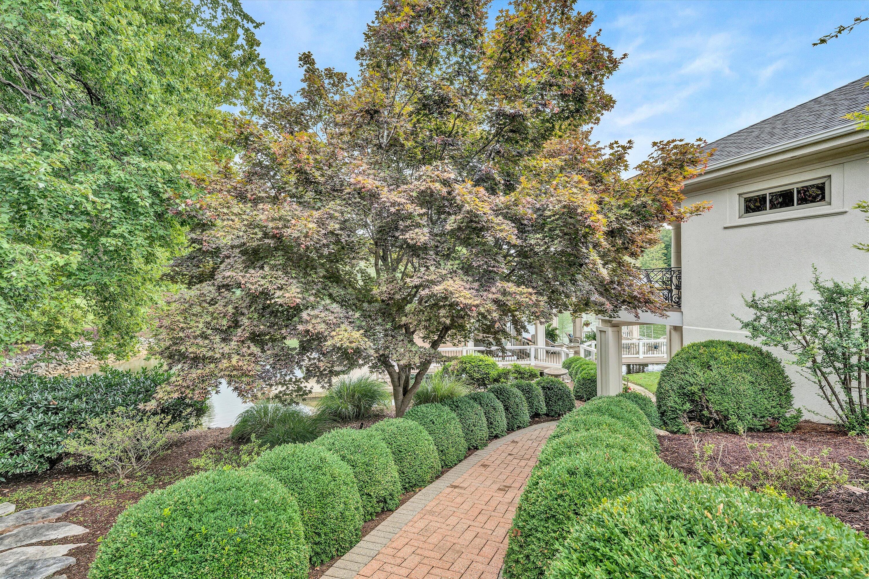Moneta, Virginia, 24121, United States, 5 Bedrooms Bedrooms, ,9 BathroomsBathrooms,Residential,Active,1919403