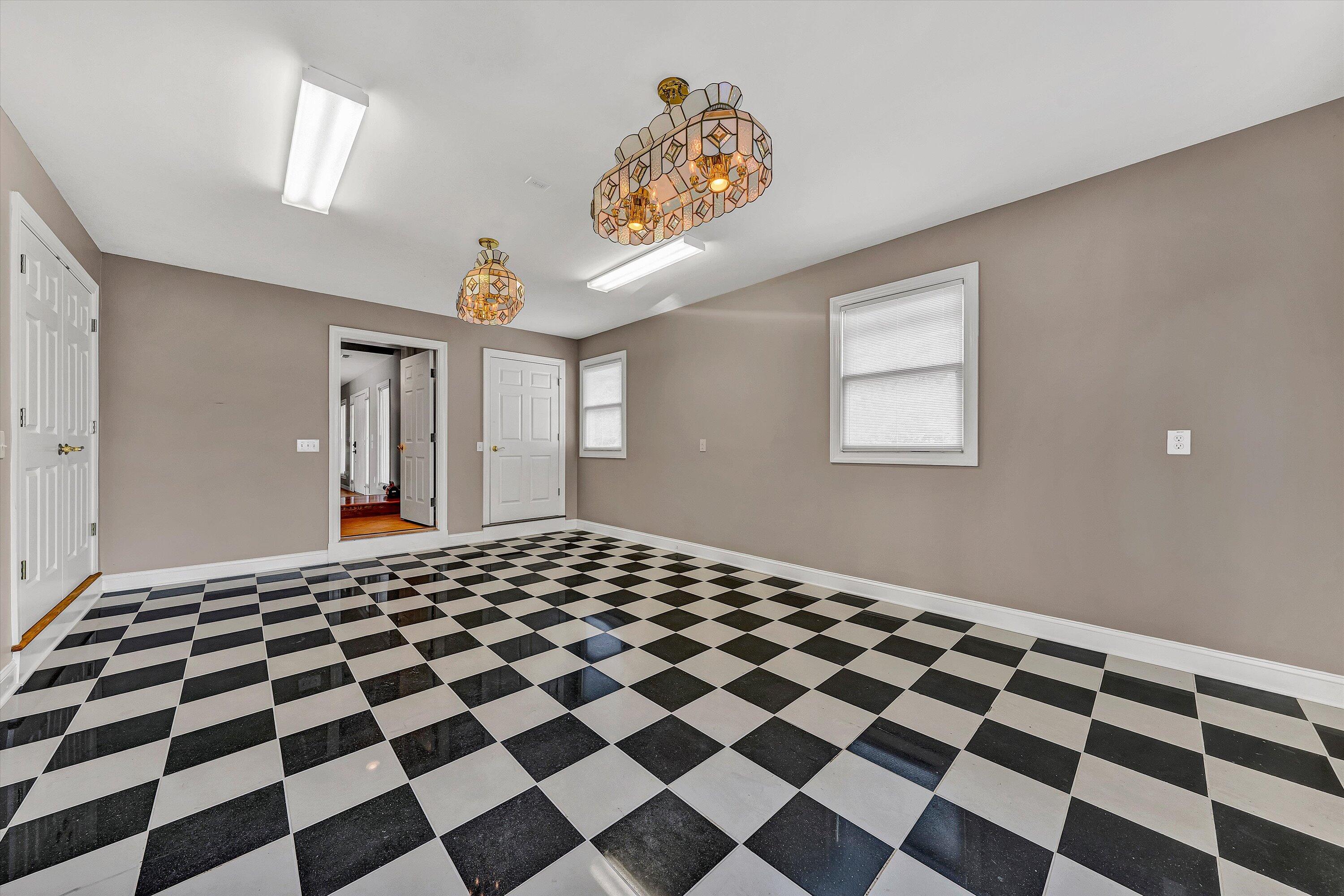 Moneta, Virginia, 24121, United States, 6 Bedrooms Bedrooms, ,7 BathroomsBathrooms,Residential,Active,1953664