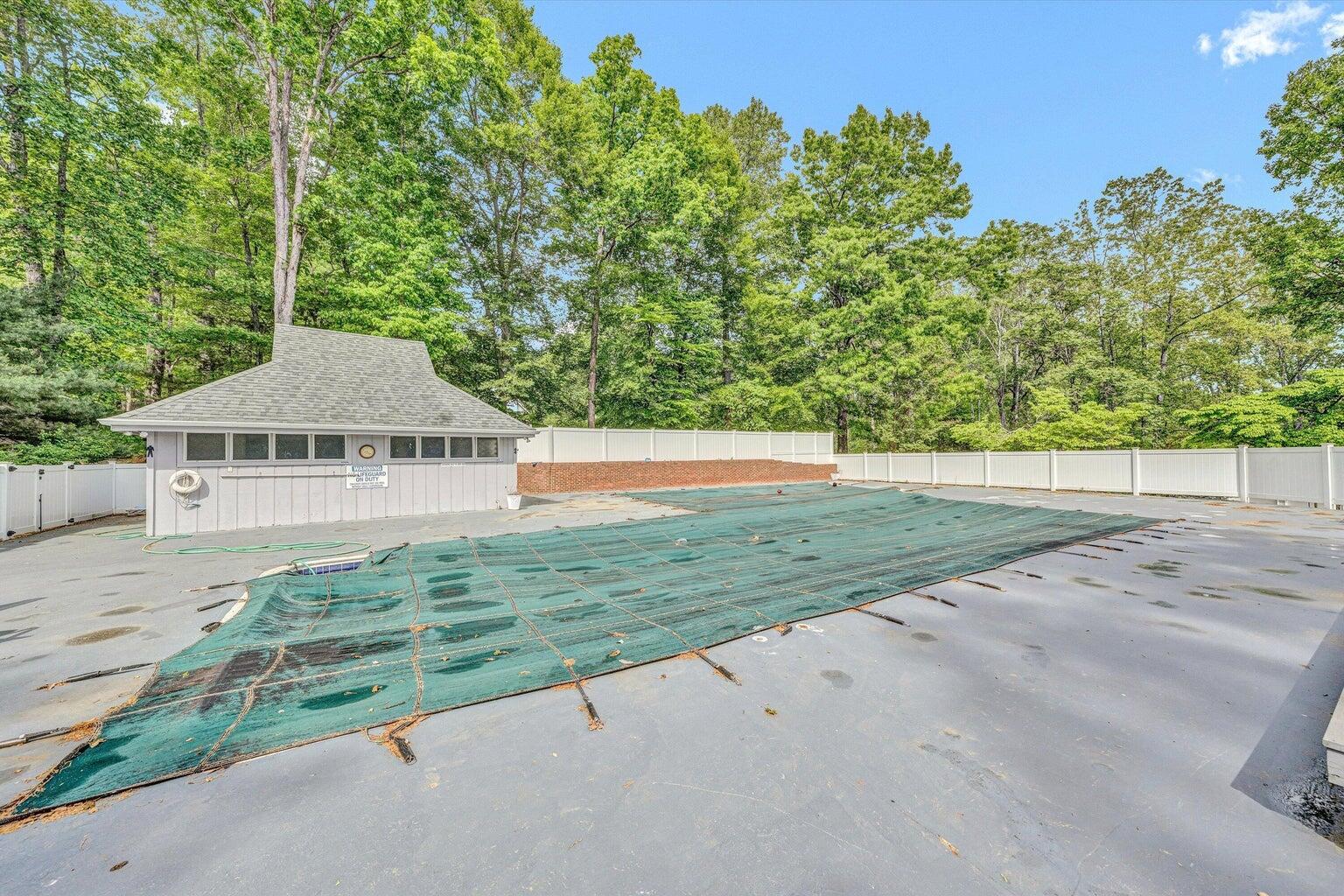 Moneta, Virginia, 24121, United States, 4 Bedrooms Bedrooms, ,5 BathroomsBathrooms,Residential,Active,1993643