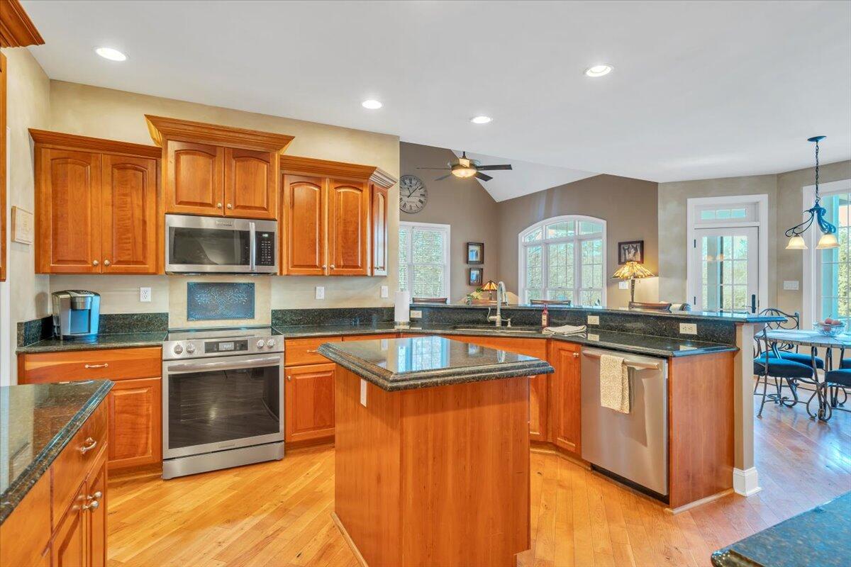 Roanoke, Virginia, 24014, United States, 4 Bedrooms Bedrooms, ,4 BathroomsBathrooms,Residential,Active,2001334