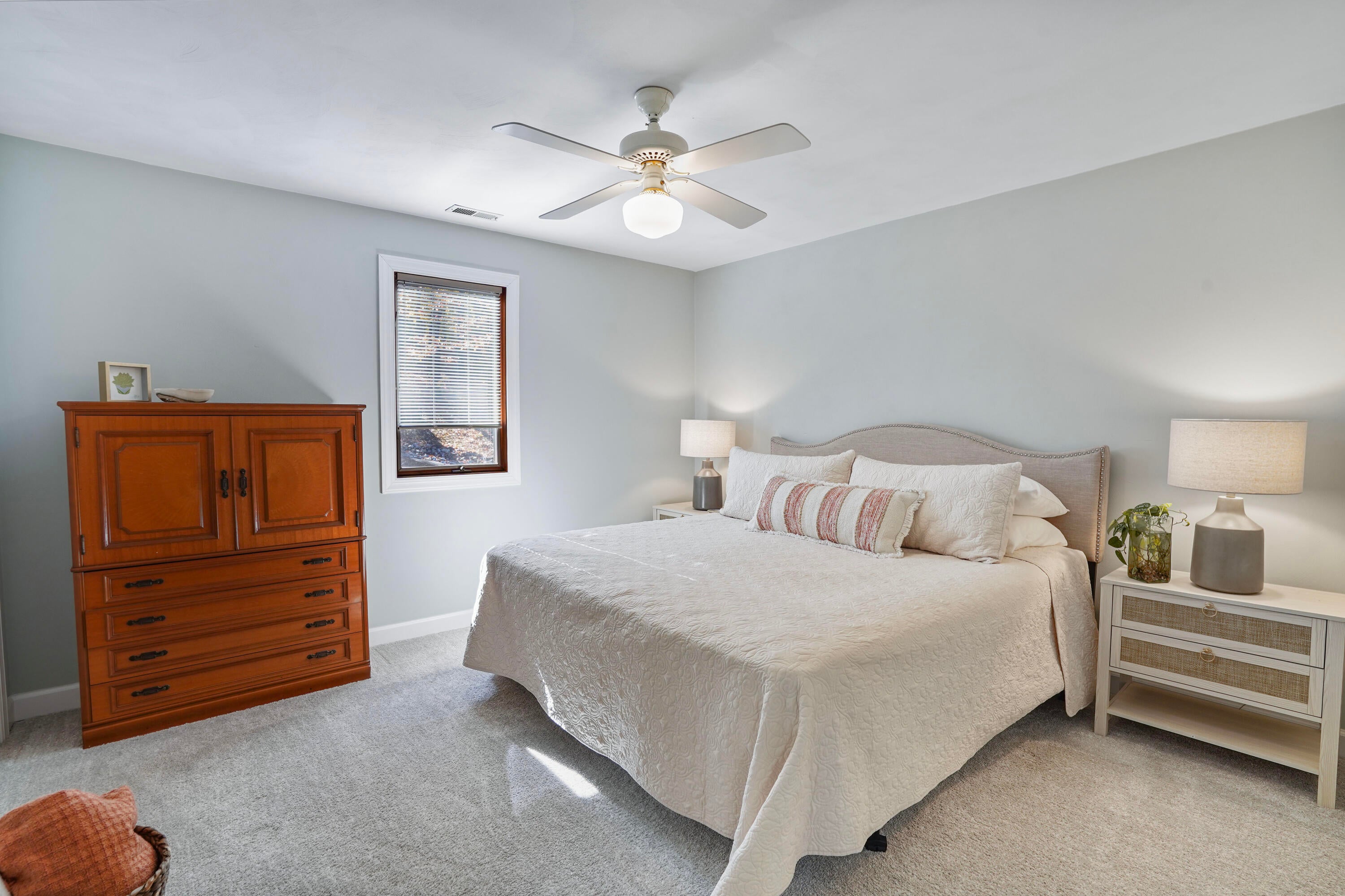 Moneta, Virginia, 24121, United States, 4 Bedrooms Bedrooms, ,4 BathroomsBathrooms,Residential,Active,1988441