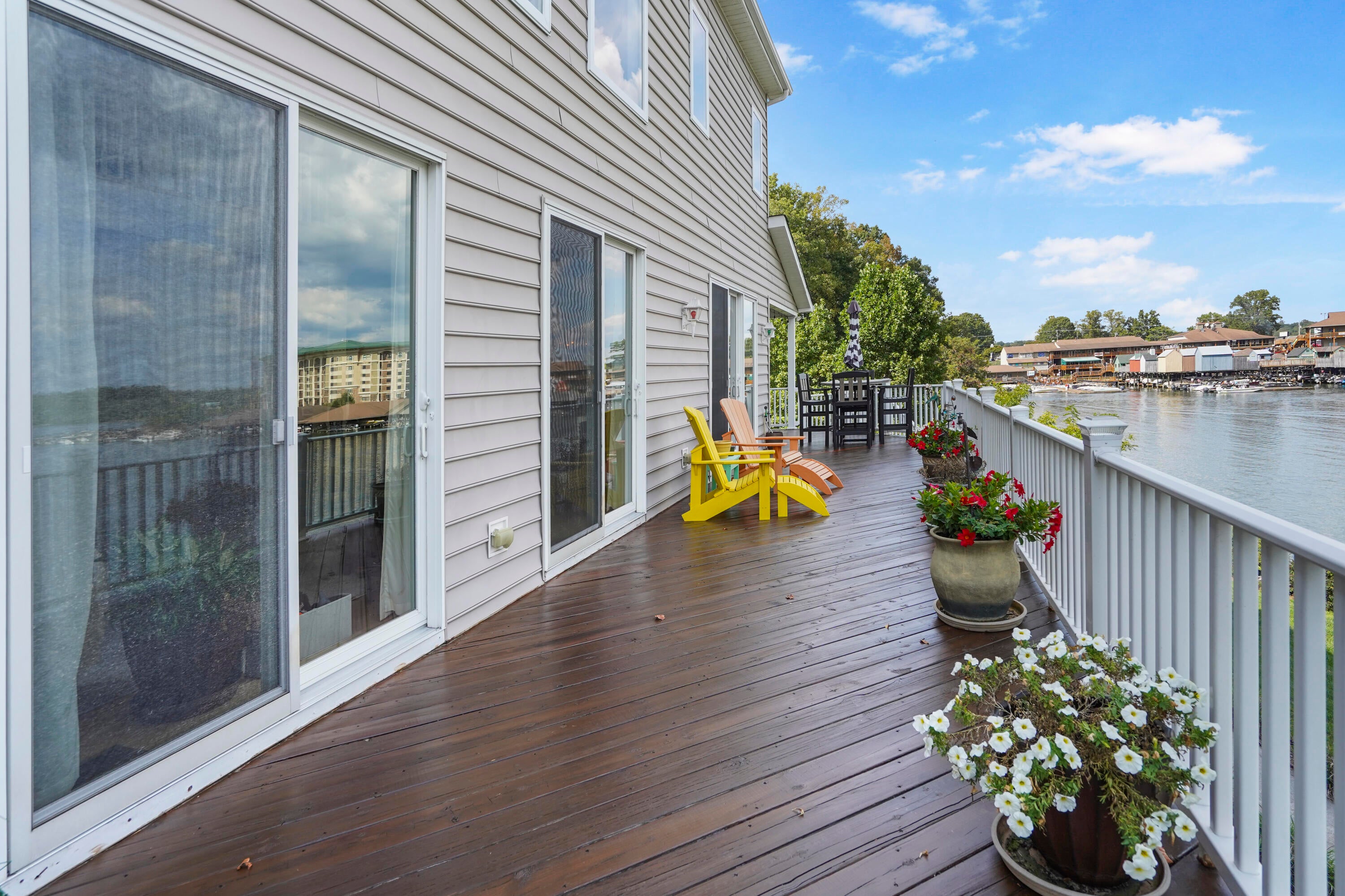 Moneta, Virginia, 24121, United States, 4 Bedrooms Bedrooms, ,4 BathroomsBathrooms,Residential,Active,1945250