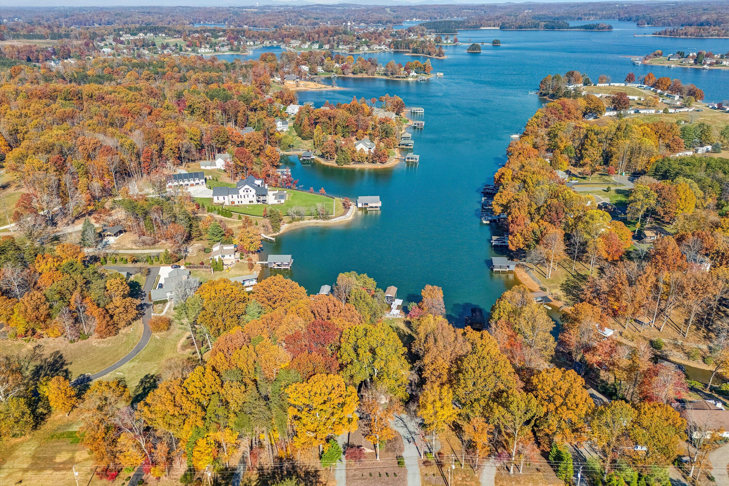 Moneta, Virginia, 24121, United States, 3 Bedrooms Bedrooms, ,3 BathroomsBathrooms,Residential,Active,1988476