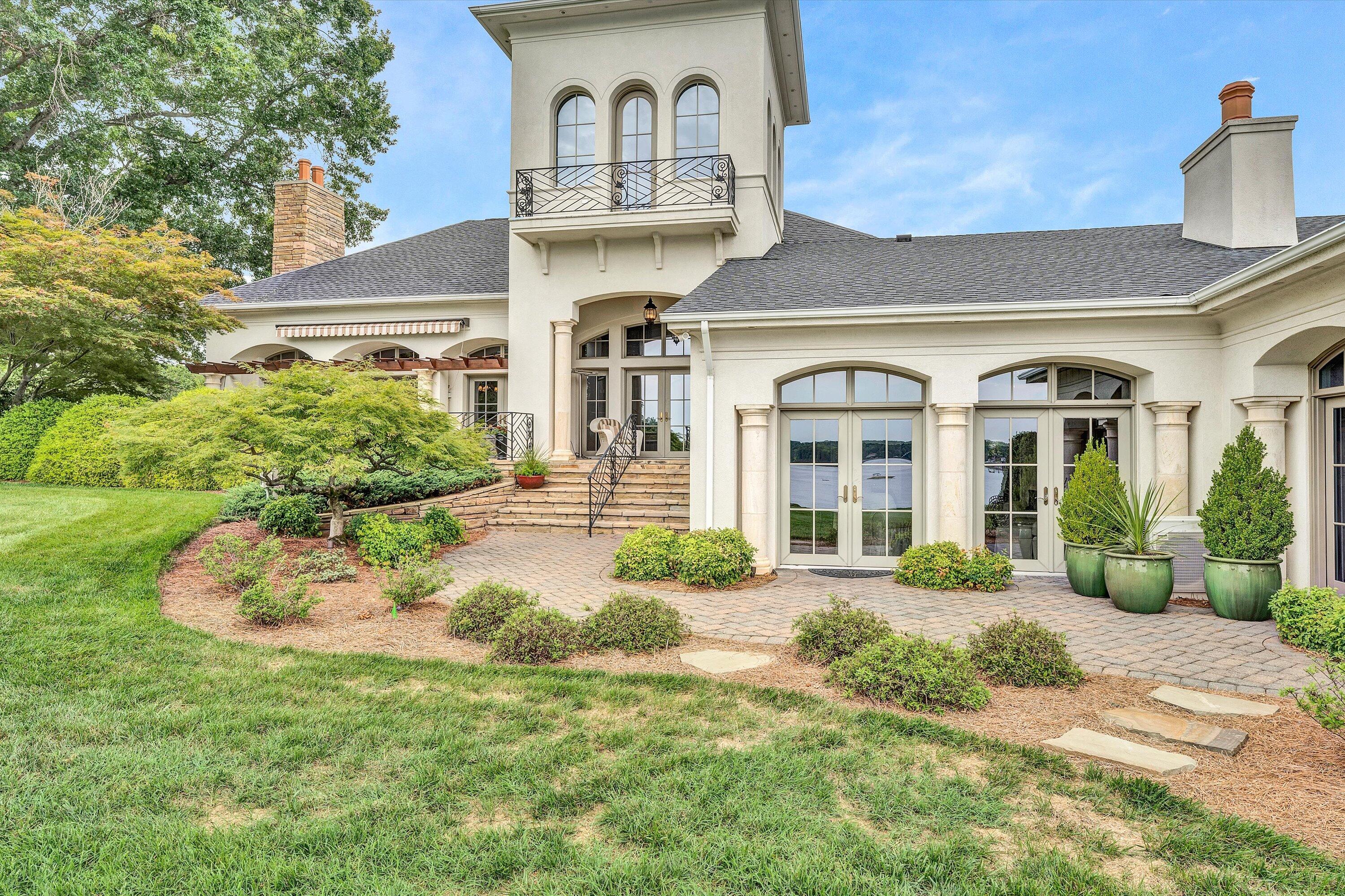 Moneta, Virginia, 24121, United States, 5 Bedrooms Bedrooms, ,9 BathroomsBathrooms,Residential,Active,1919403
