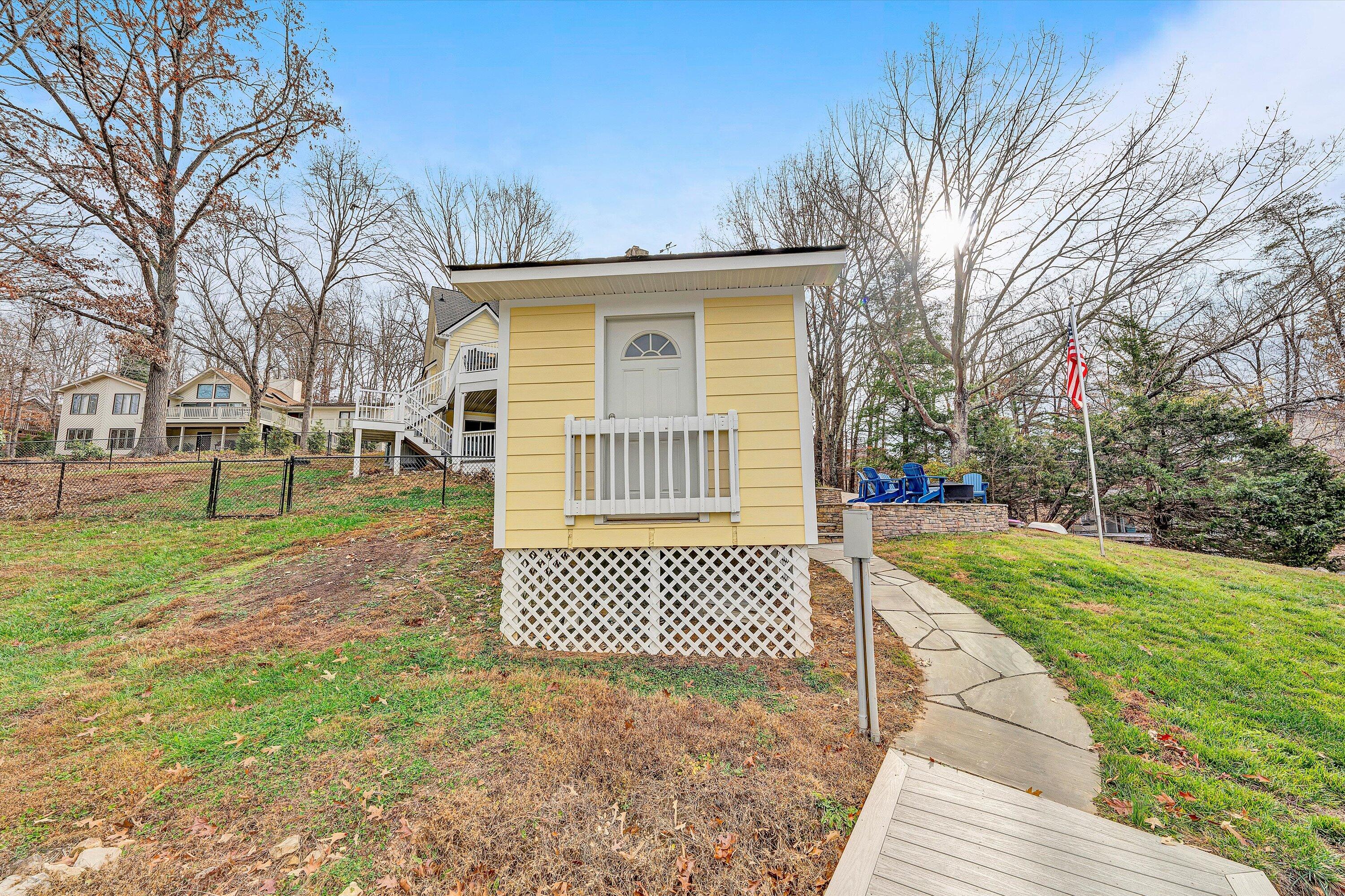 Wirtz, Virginia, 24184, United States, 5 Bedrooms Bedrooms, ,4 BathroomsBathrooms,Residential,Active,1998599