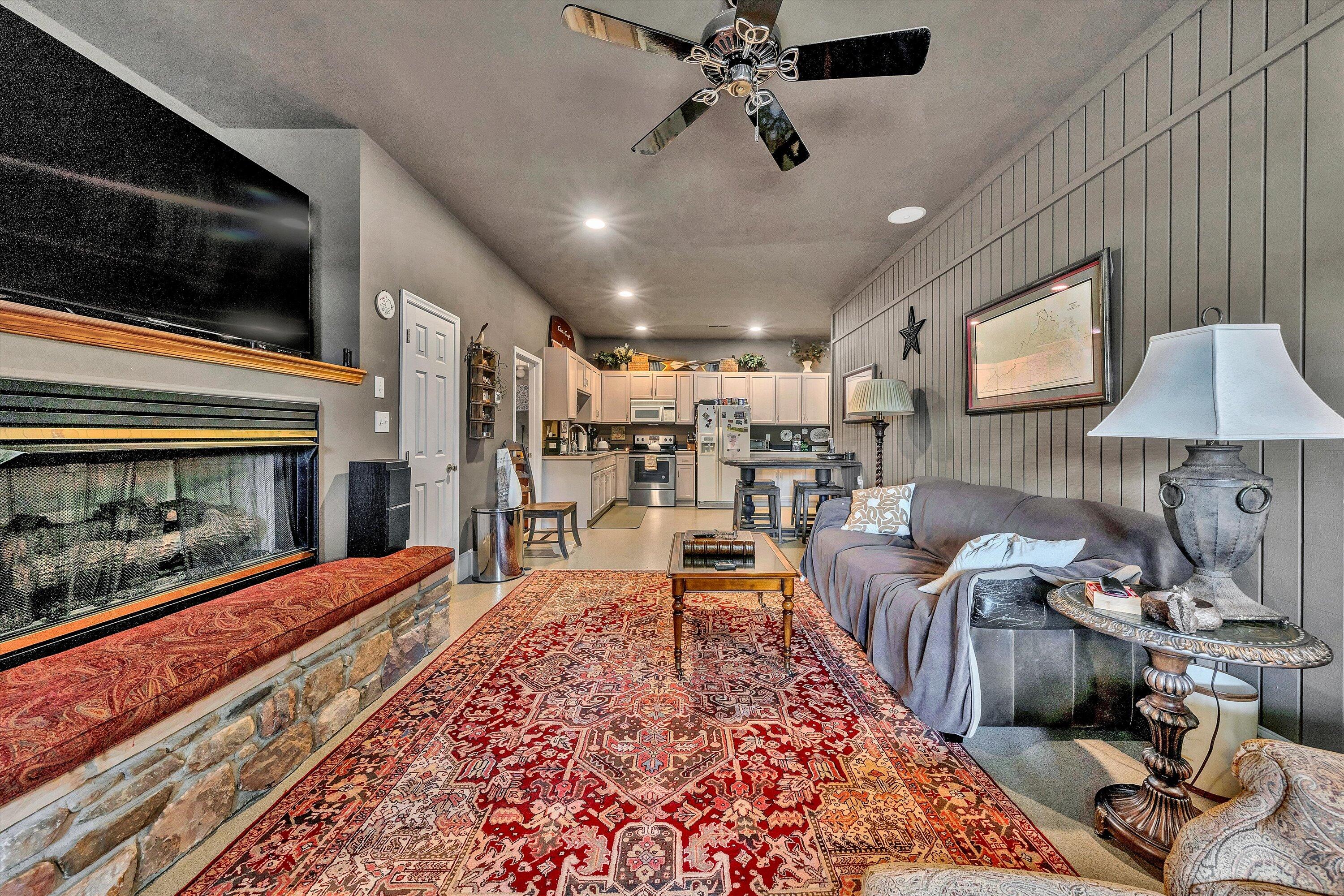 Moneta, Virginia, 24121, United States, 5 Bedrooms Bedrooms, ,9 BathroomsBathrooms,Residential,Active,1919403