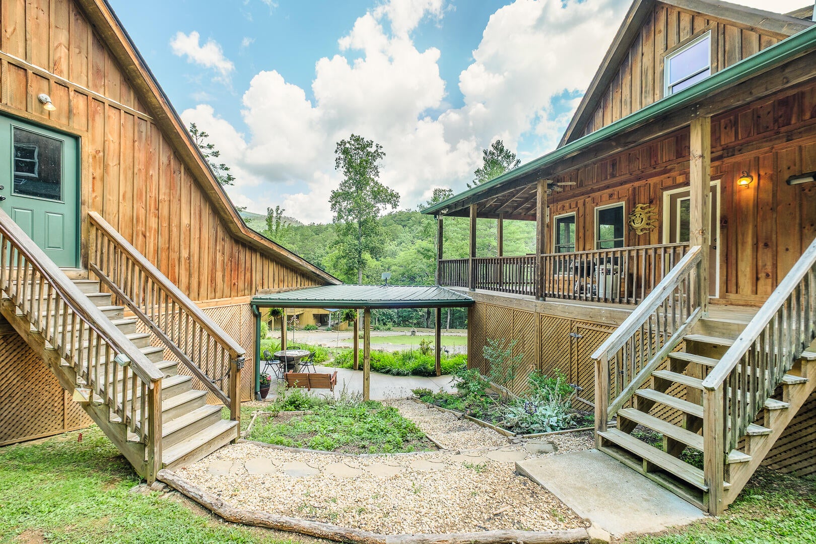 Catawba, Virginia, 24070, United States, 13 Bedrooms Bedrooms, ,15 BathroomsBathrooms,Residential,Active,1902950