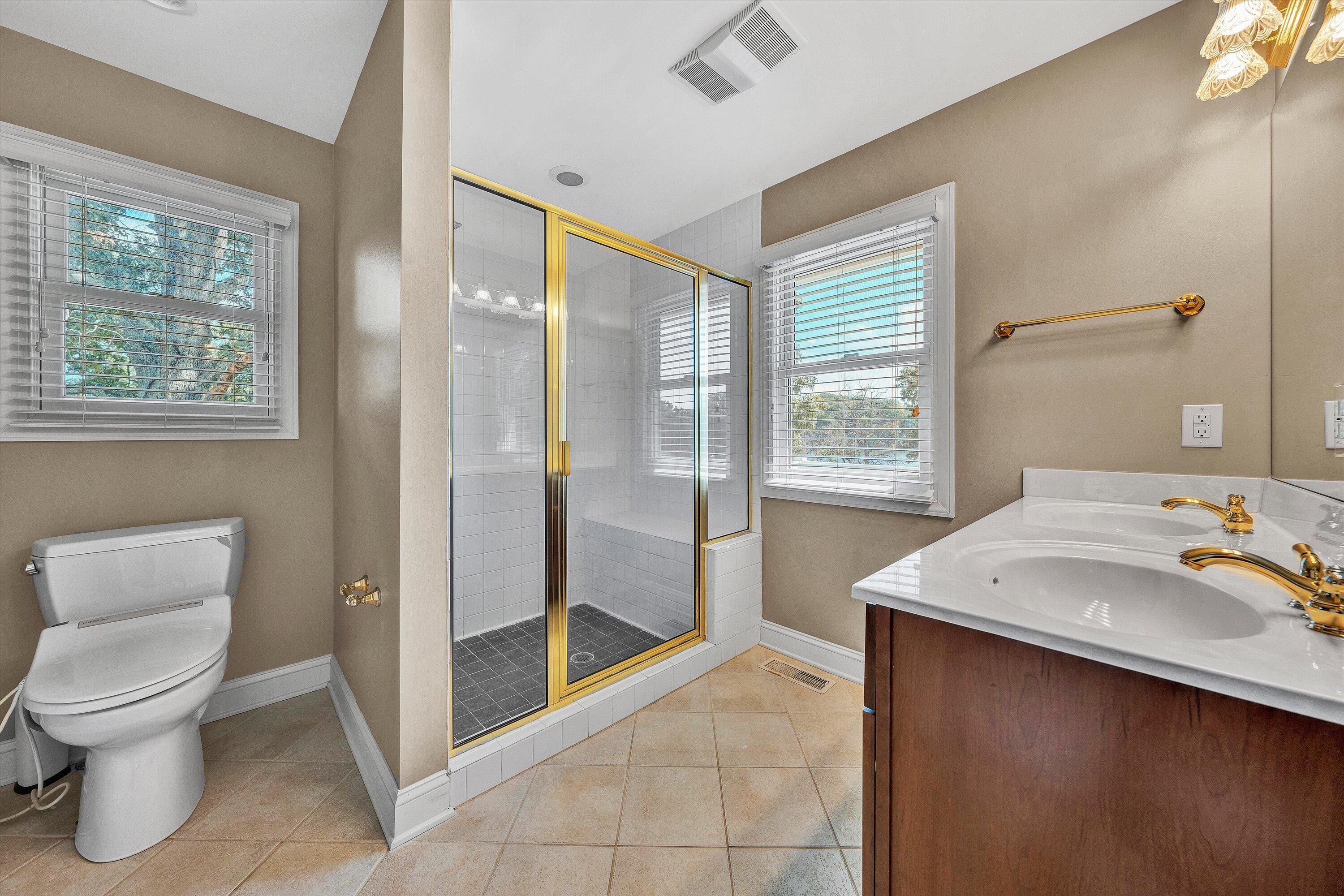 Moneta, Virginia, 24121, United States, 6 Bedrooms Bedrooms, ,7 BathroomsBathrooms,Residential,Active,1953664