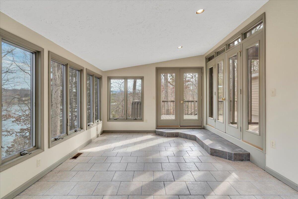 Huddleston, Virginia, 24104, United States, 5 Bedrooms Bedrooms, ,4 BathroomsBathrooms,Residential,Active,2023928