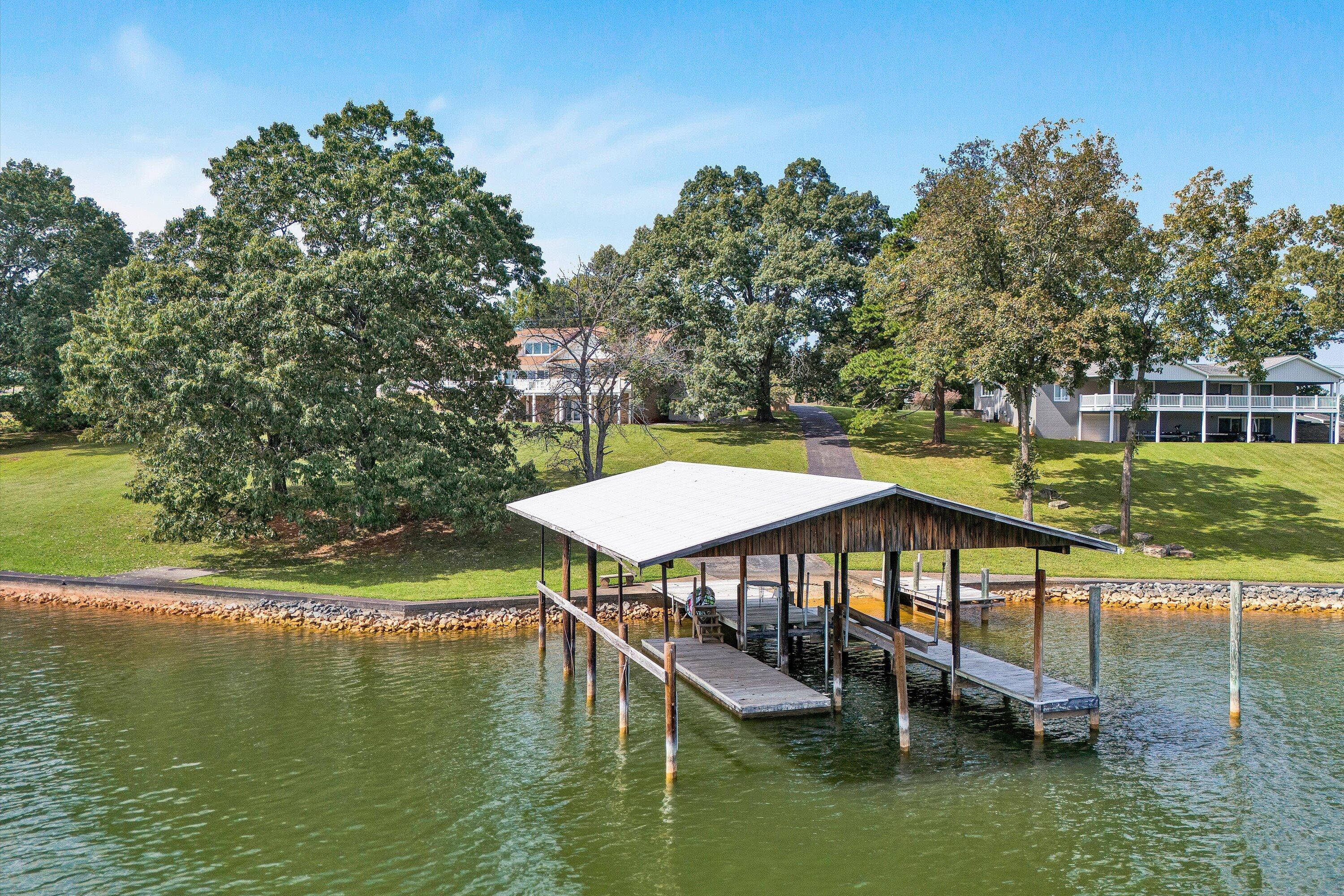 Moneta, Virginia, 24121, United States, 6 Bedrooms Bedrooms, ,7 BathroomsBathrooms,Residential,Active,1953664