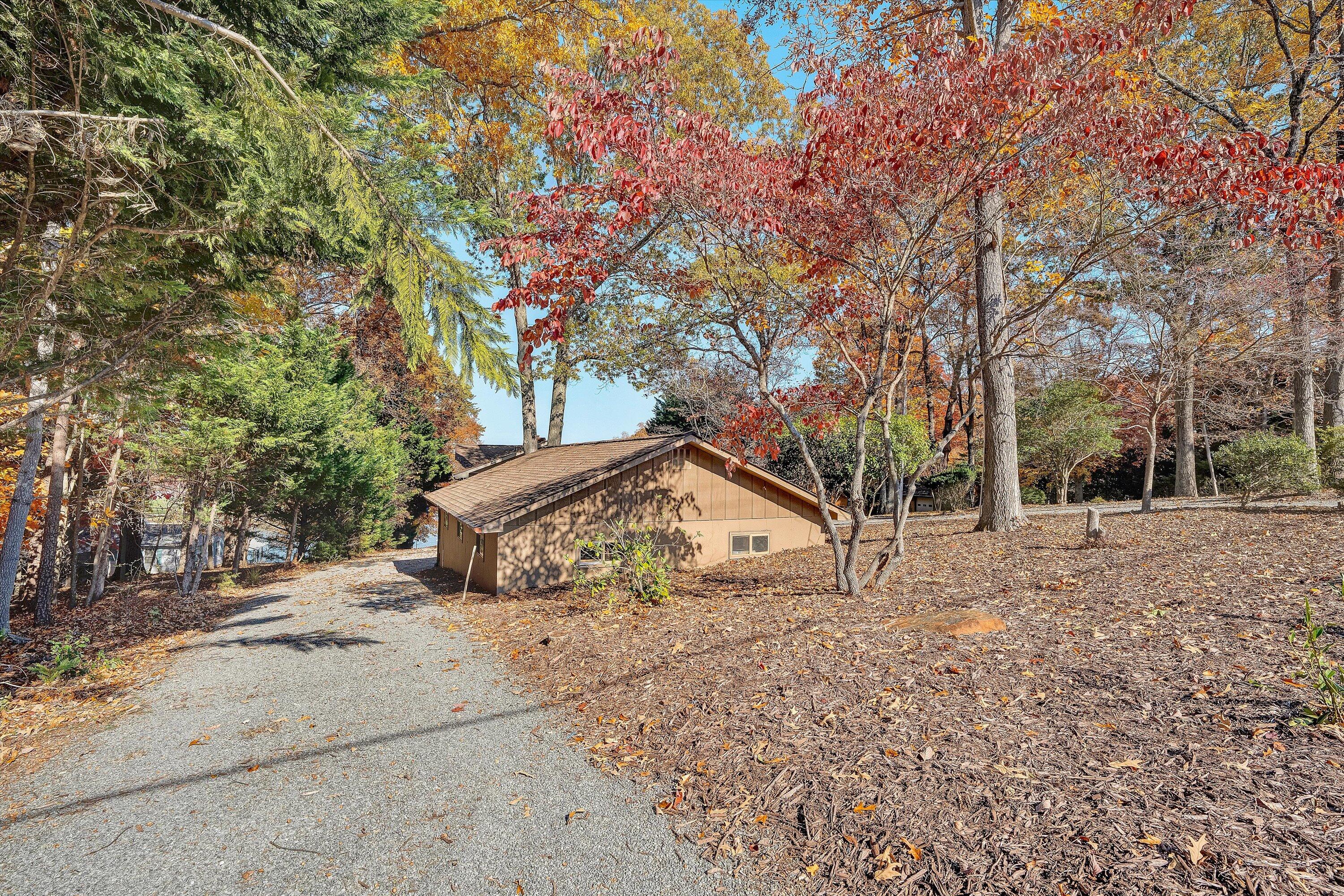 Moneta, Virginia, 24121, United States, 3 Bedrooms Bedrooms, ,3 BathroomsBathrooms,Residential,Active,1988476