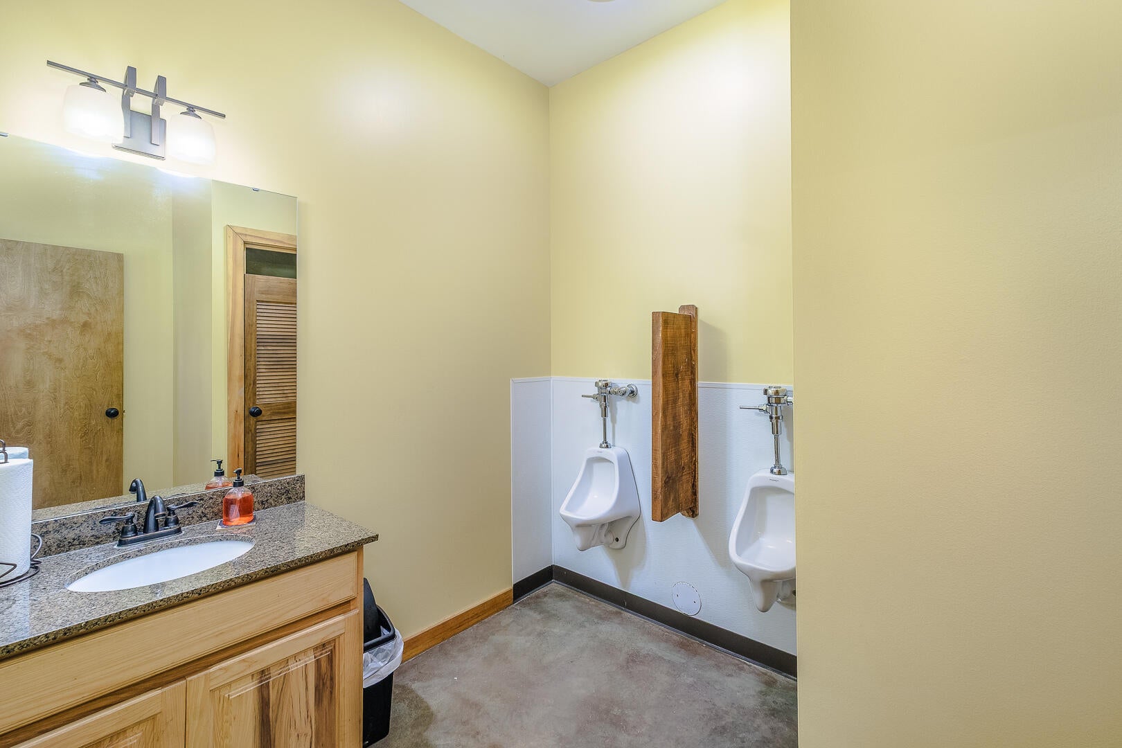 Catawba, Virginia, 24070, United States, 13 Bedrooms Bedrooms, ,15 BathroomsBathrooms,Residential,Active,1902950