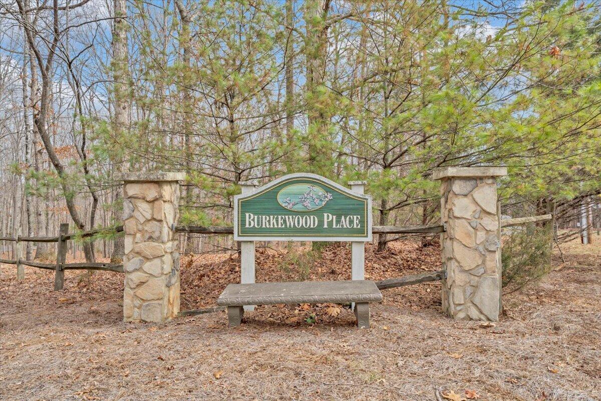 Huddleston, Virginia, 24104, United States, 5 Bedrooms Bedrooms, ,4 BathroomsBathrooms,Residential,Active,2023928