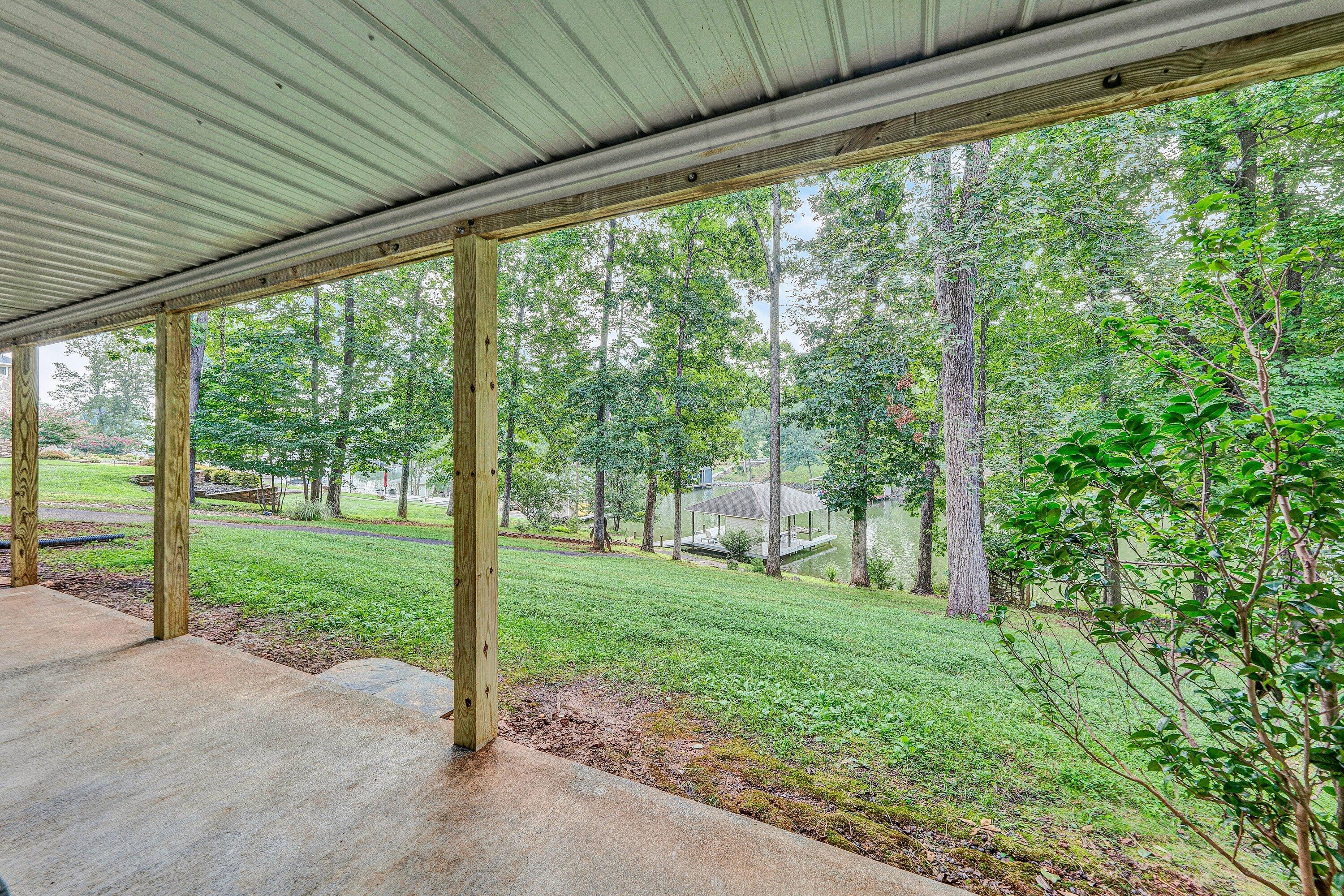 Moneta, Virginia, 24121, United States, 4 Bedrooms Bedrooms, ,3 BathroomsBathrooms,Residential,Active,1909835
