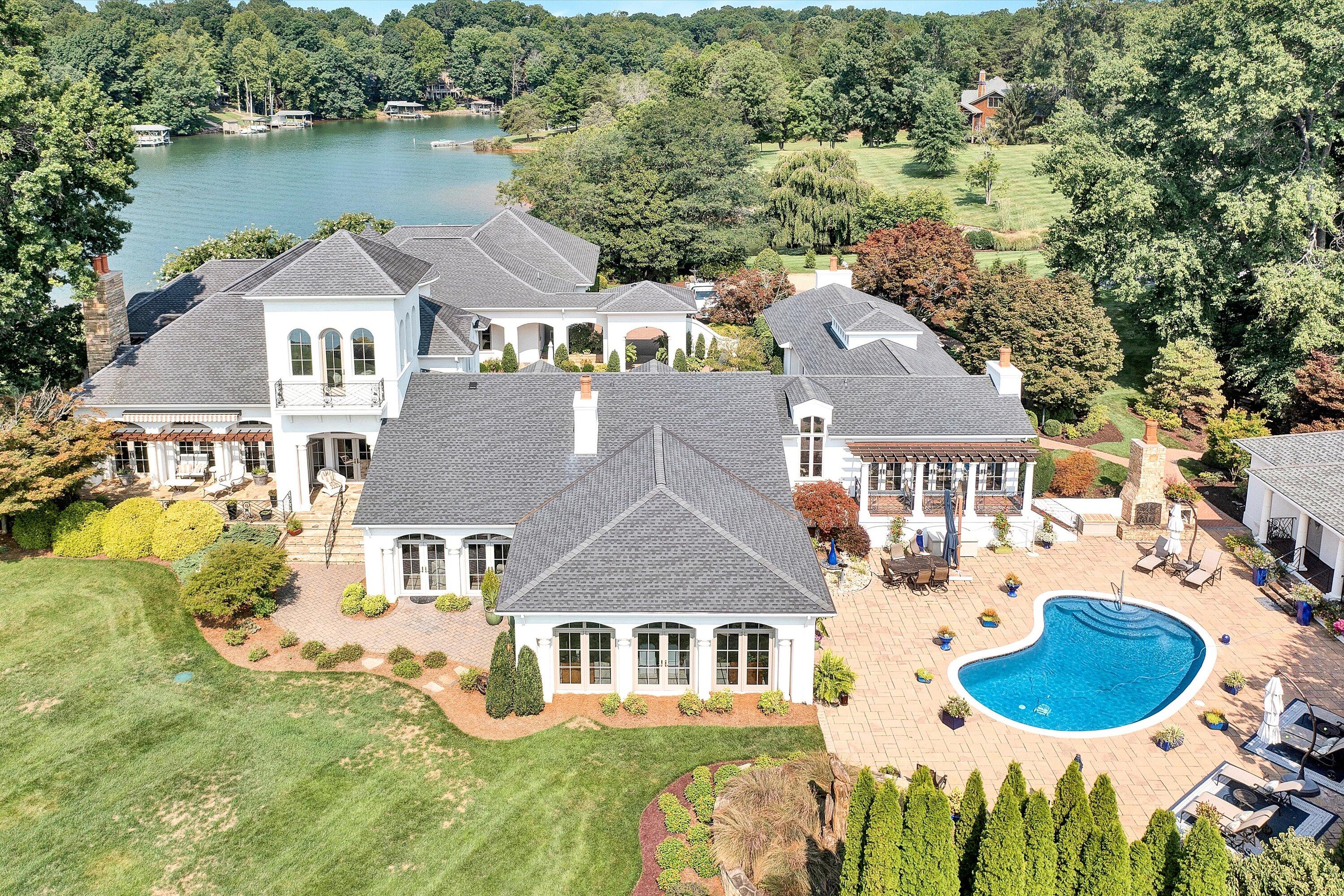 Moneta, Virginia, 24121, United States, 5 Bedrooms Bedrooms, ,9 BathroomsBathrooms,Residential,Active,1919403