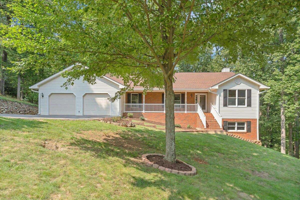 1035 LAKERIDGE CIR, TROUTVILLE, VA 24175, photo 1 of 65