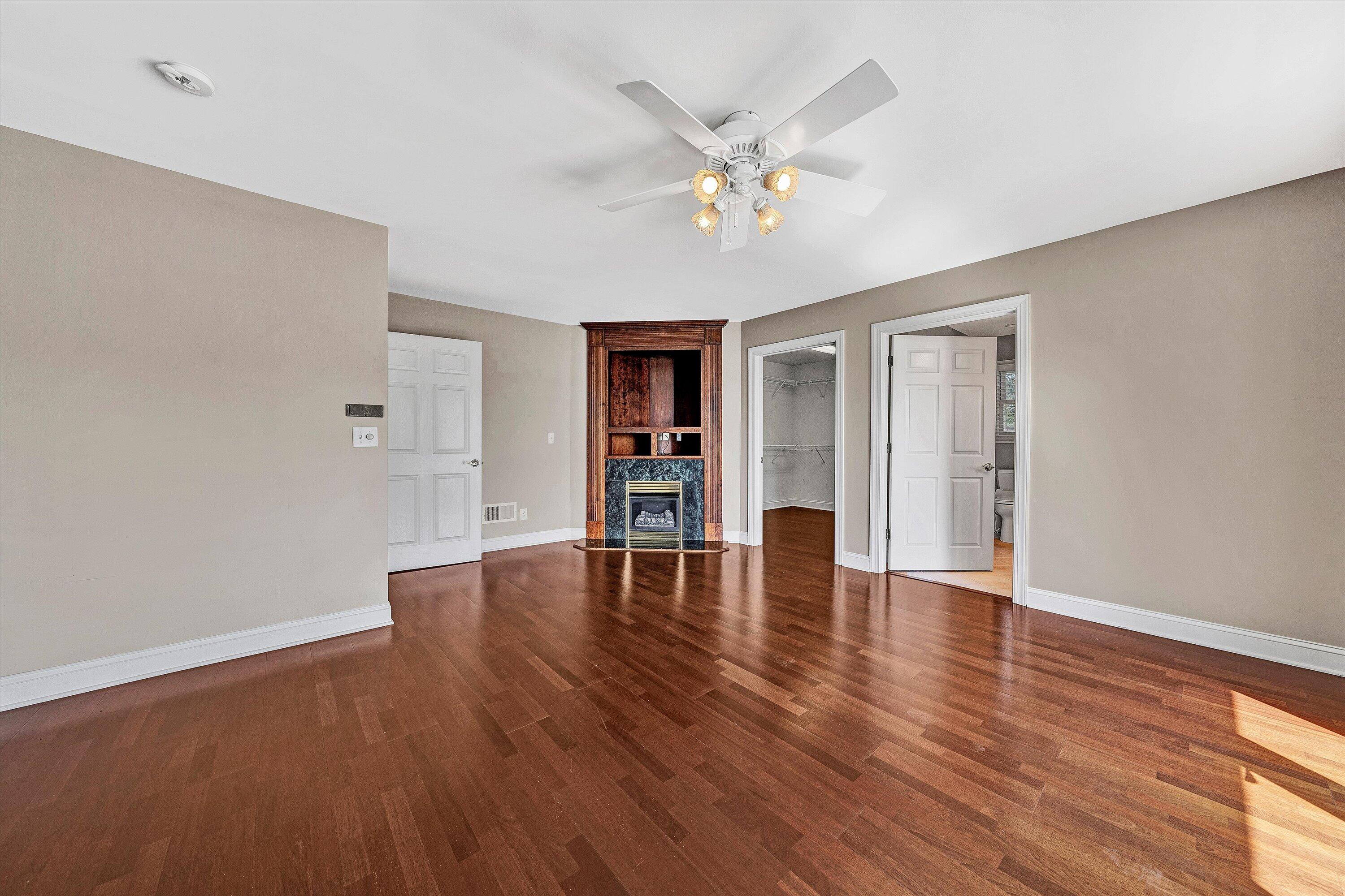 Moneta, Virginia, 24121, United States, 6 Bedrooms Bedrooms, ,7 BathroomsBathrooms,Residential,Active,1953664