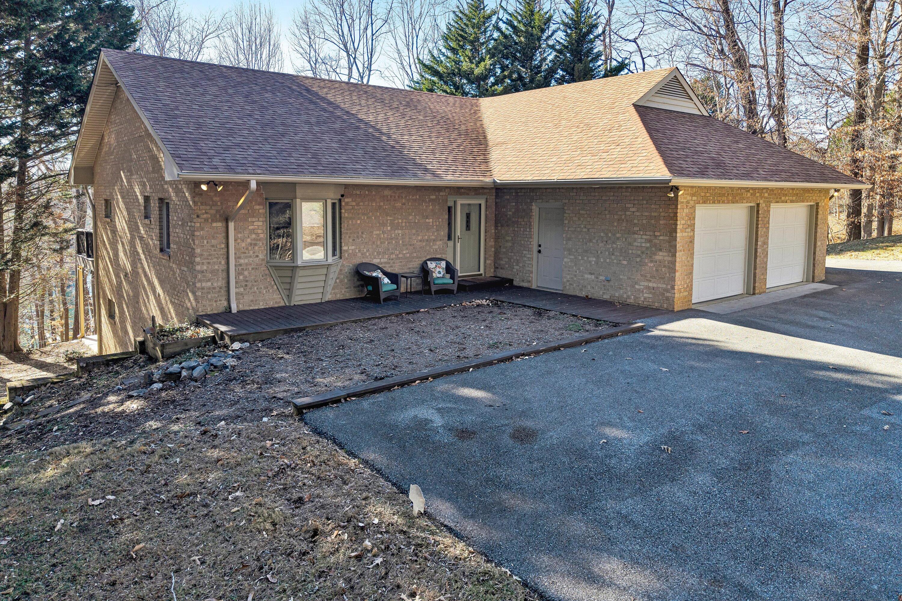 Moneta, Virginia, 24121, United States, 4 Bedrooms Bedrooms, ,3 BathroomsBathrooms,Residential,Active,2010155