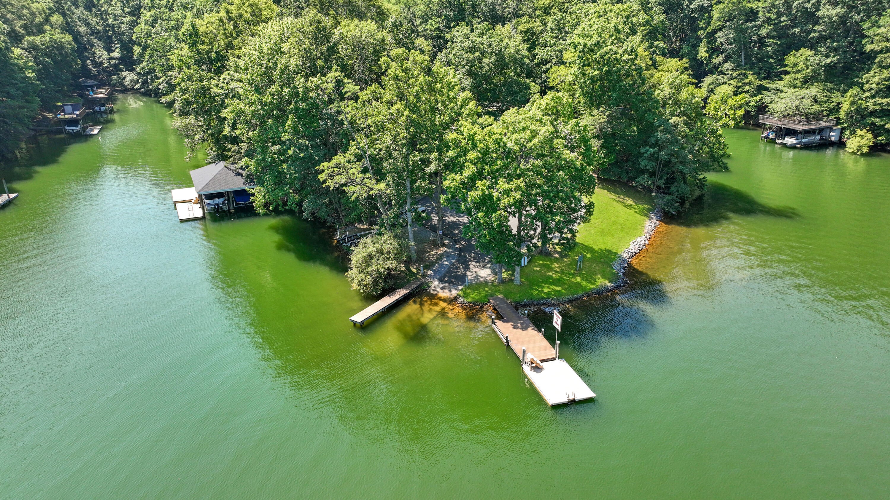 Moneta, Virginia, 24121, United States, 4 Bedrooms Bedrooms, ,3 BathroomsBathrooms,Residential,Active,2010155