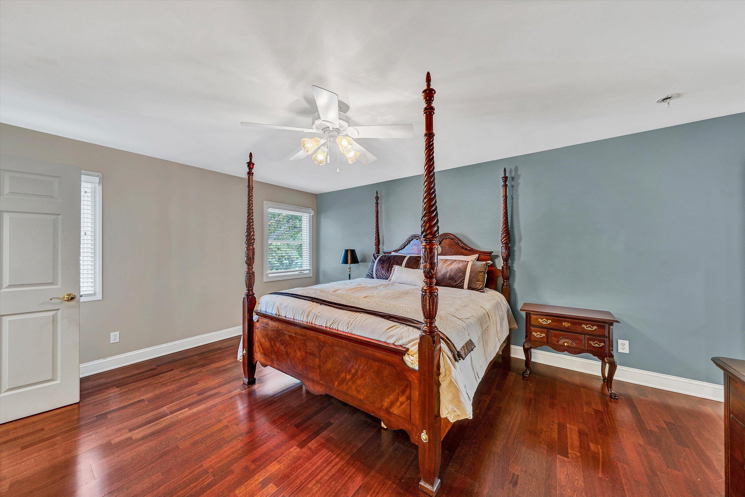 Moneta, Virginia, 24121, United States, 6 Bedrooms Bedrooms, ,7 BathroomsBathrooms,Residential,Active,1953664