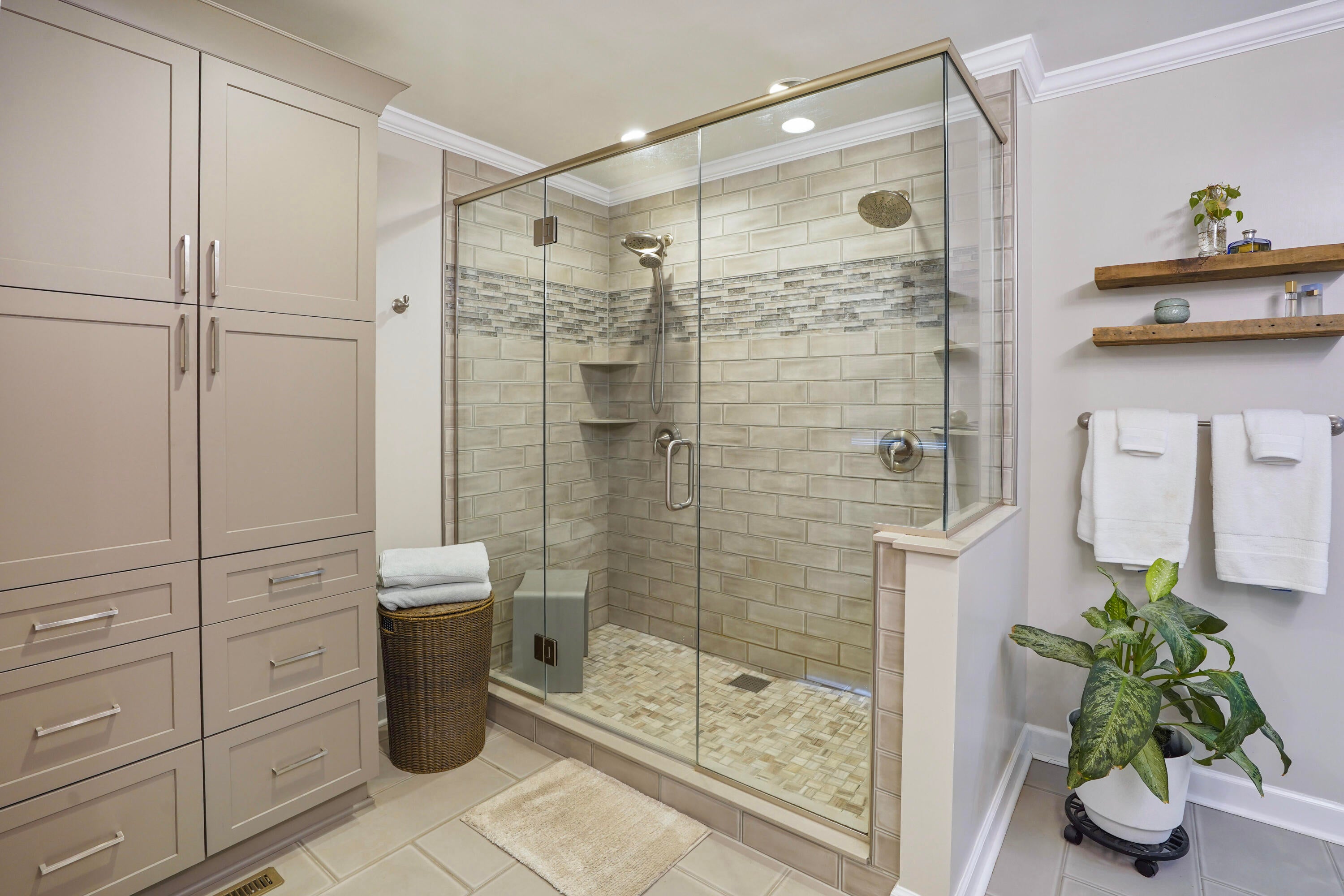 Moneta, Virginia, 24121, United States, 4 Bedrooms Bedrooms, ,4 BathroomsBathrooms,Residential,Active,1988441