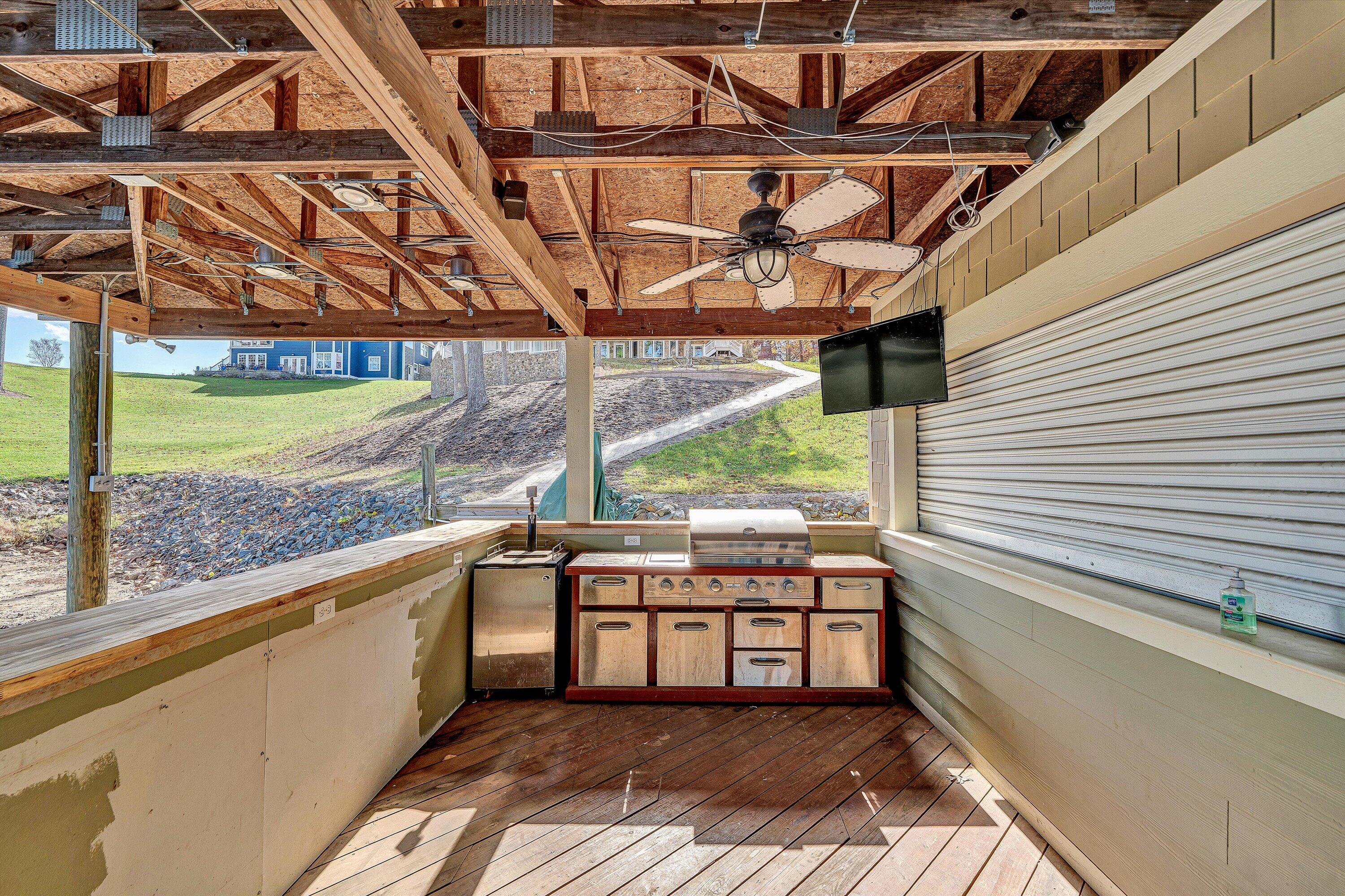 Moneta, Virginia, 24121, United States, 5 Bedrooms Bedrooms, ,6 BathroomsBathrooms,Residential,Active,1973555