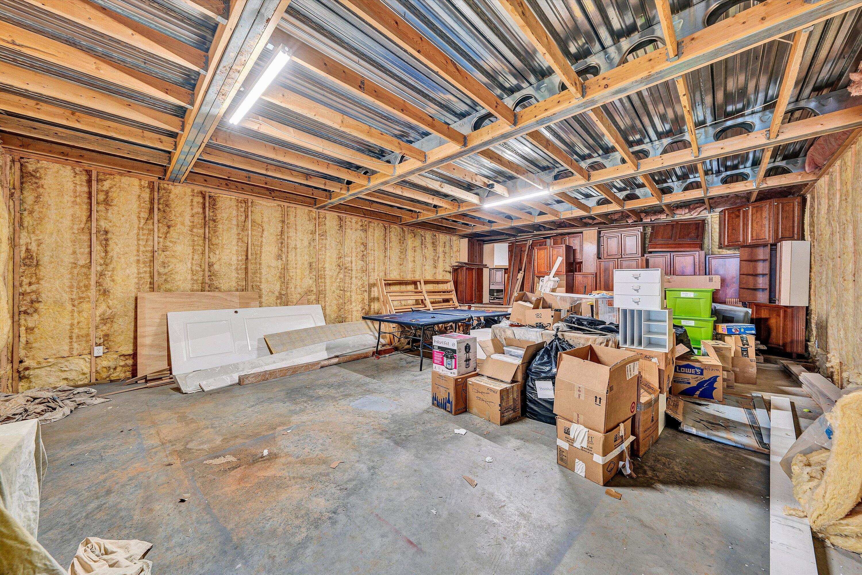 Moneta, Virginia, 24121, United States, 5 Bedrooms Bedrooms, ,6 BathroomsBathrooms,Residential,Active,1973555