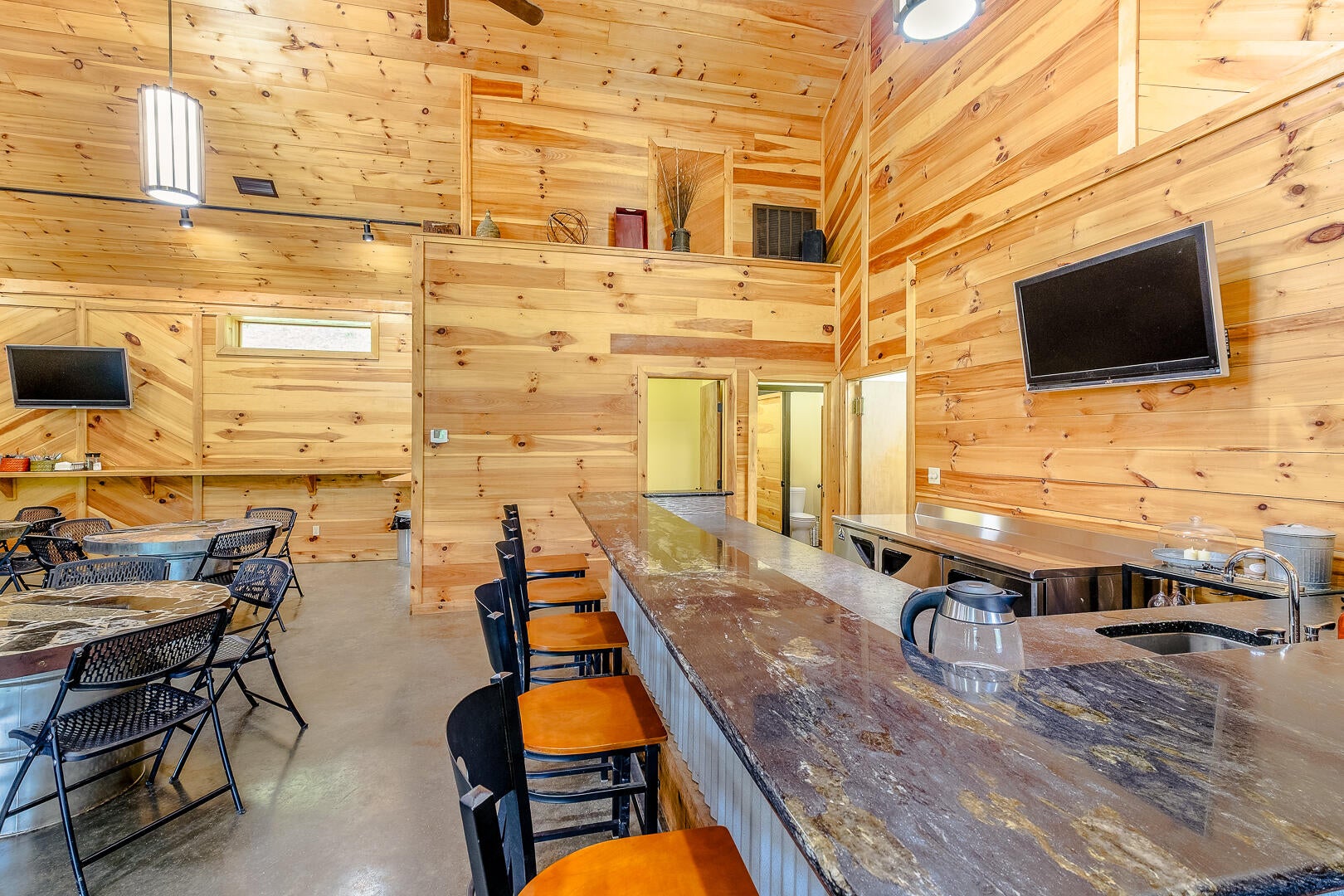 Catawba, Virginia, 24070, United States, 13 Bedrooms Bedrooms, ,15 BathroomsBathrooms,Residential,Active,1902950
