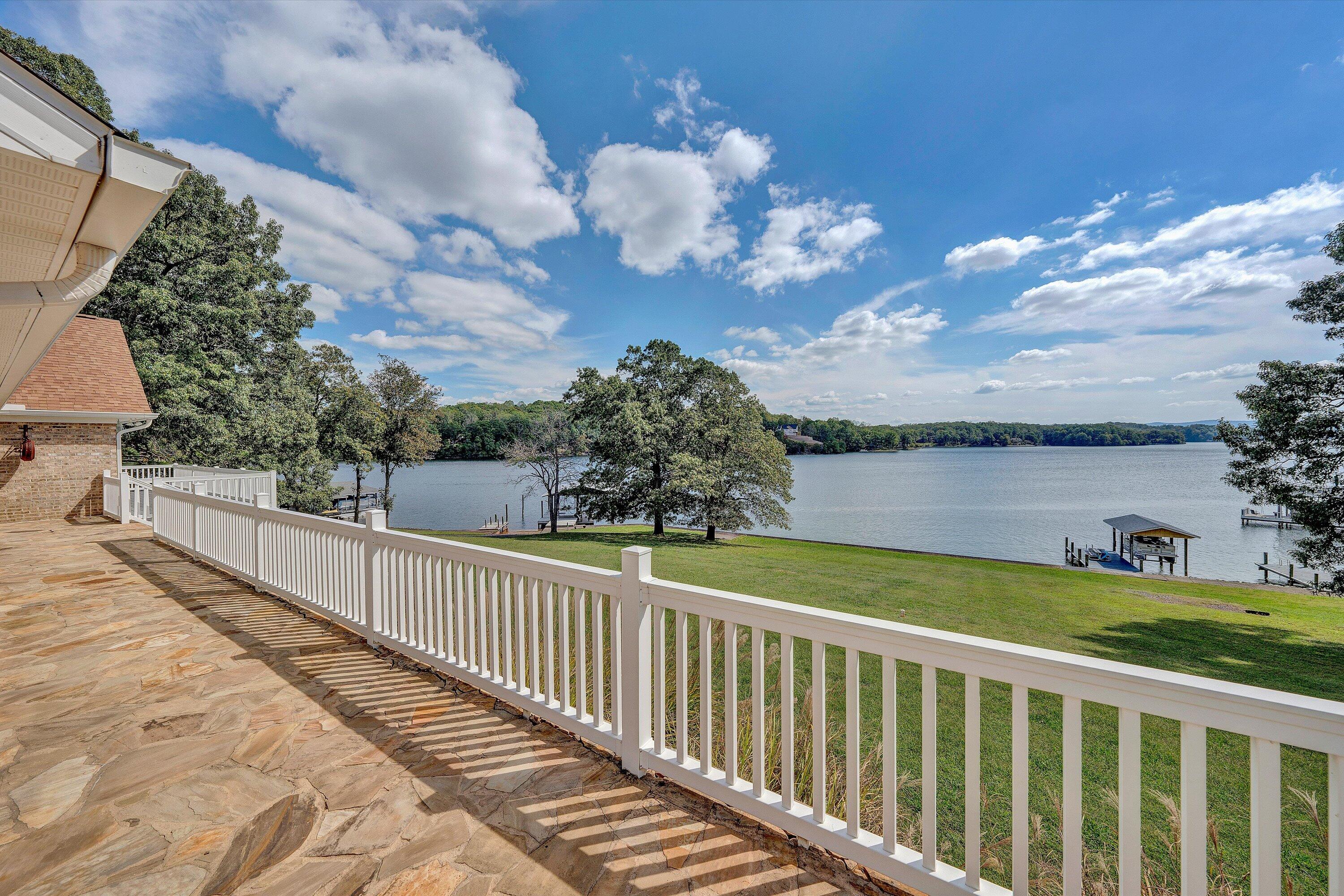 Moneta, Virginia, 24121, United States, 6 Bedrooms Bedrooms, ,7 BathroomsBathrooms,Residential,Active,1953664