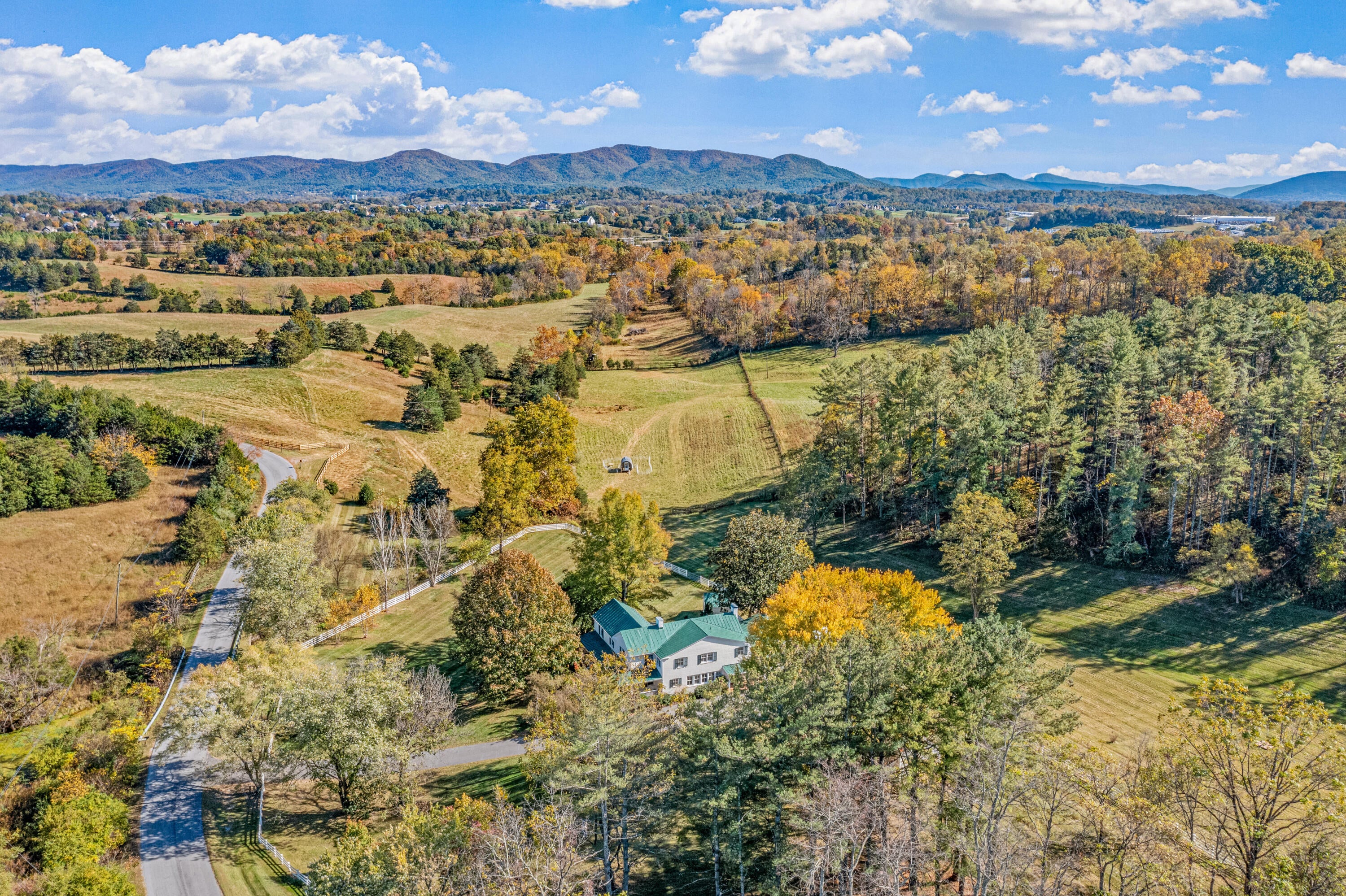 Troutville, Virginia, 24175, United States, 5 Bedrooms Bedrooms, ,4 BathroomsBathrooms,Residential,Active,1965837