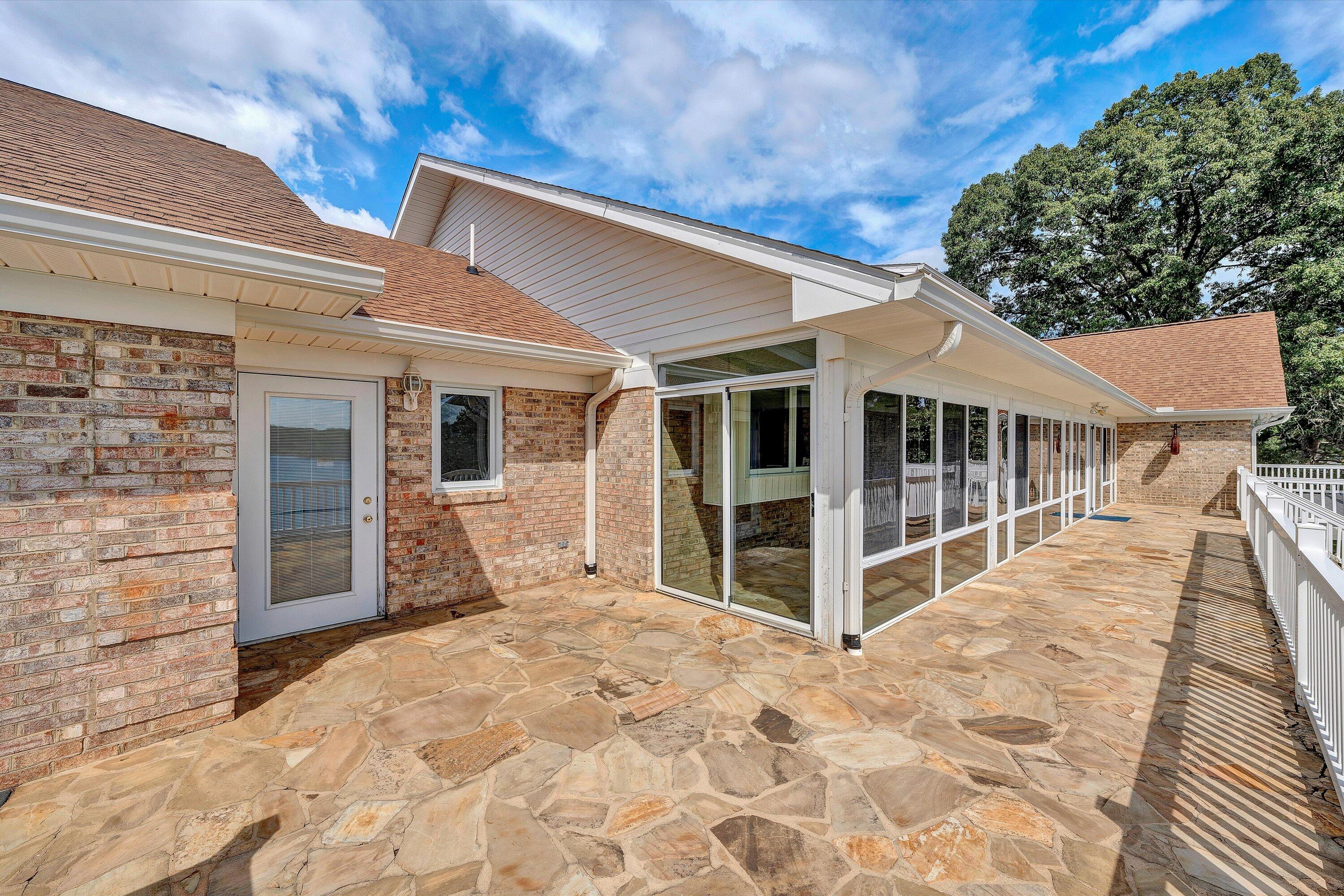 Moneta, Virginia, 24121, United States, 6 Bedrooms Bedrooms, ,7 BathroomsBathrooms,Residential,Active,1953664