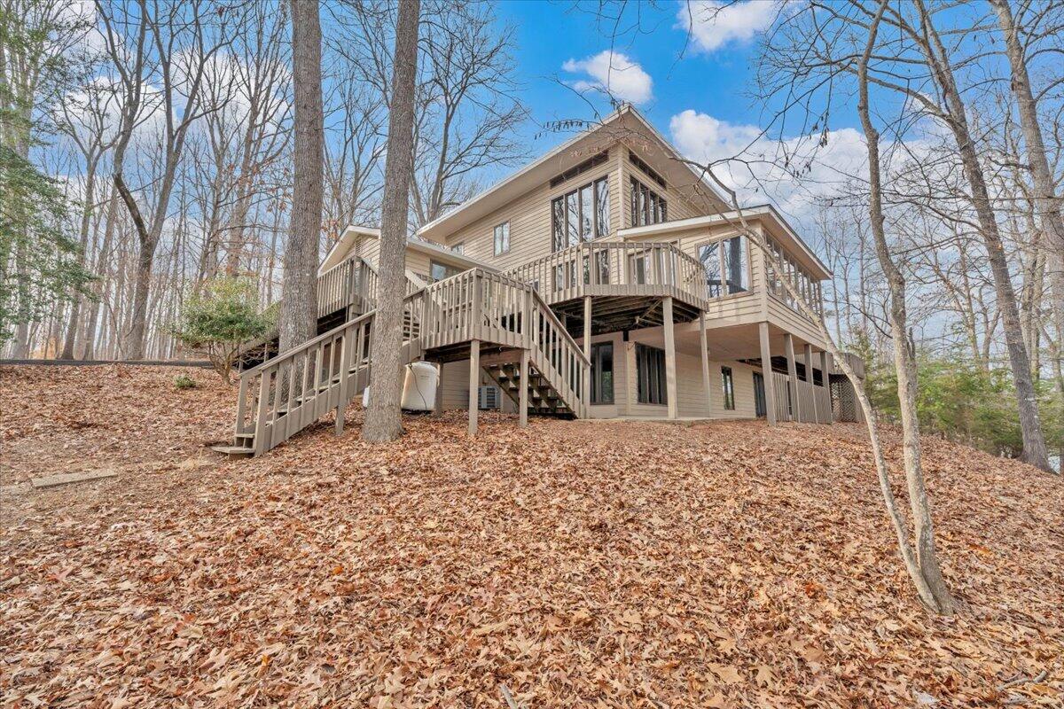 Huddleston, Virginia, 24104, United States, 5 Bedrooms Bedrooms, ,4 BathroomsBathrooms,Residential,Active,2023928