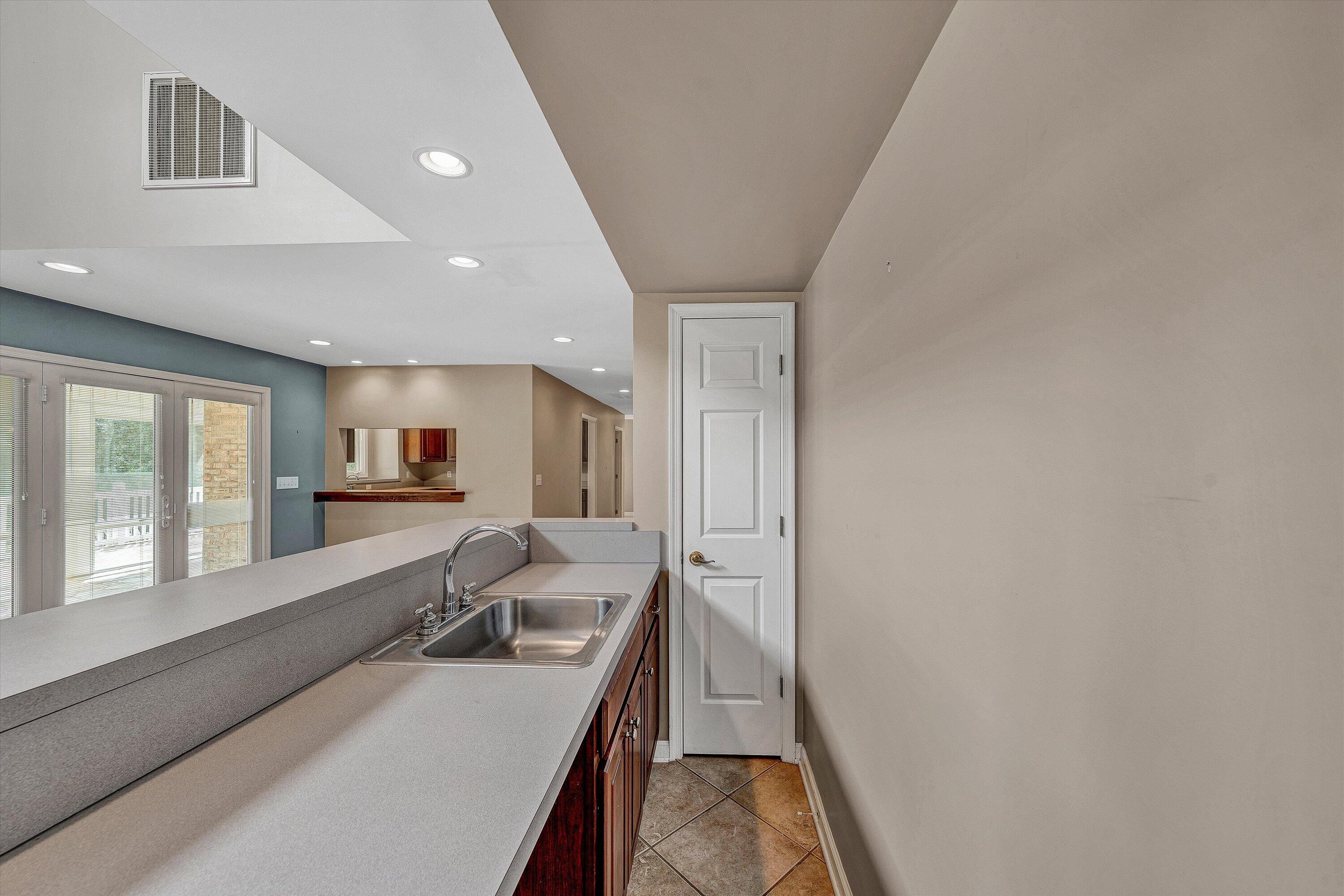 Moneta, Virginia, 24121, United States, 6 Bedrooms Bedrooms, ,7 BathroomsBathrooms,Residential,Active,1953664