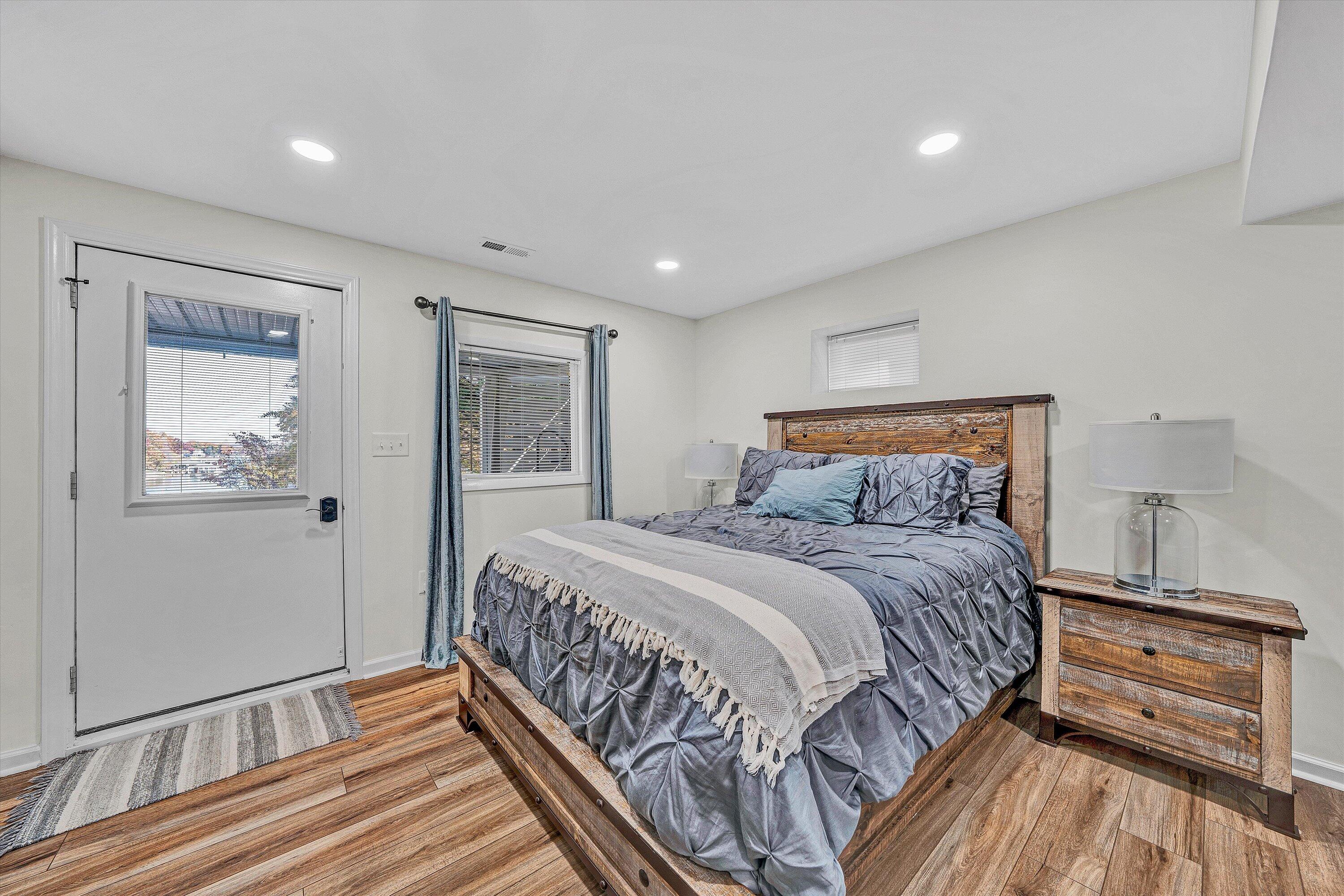 Moneta, Virginia, 24121, United States, 3 Bedrooms Bedrooms, ,3 BathroomsBathrooms,Residential,Active,1988476