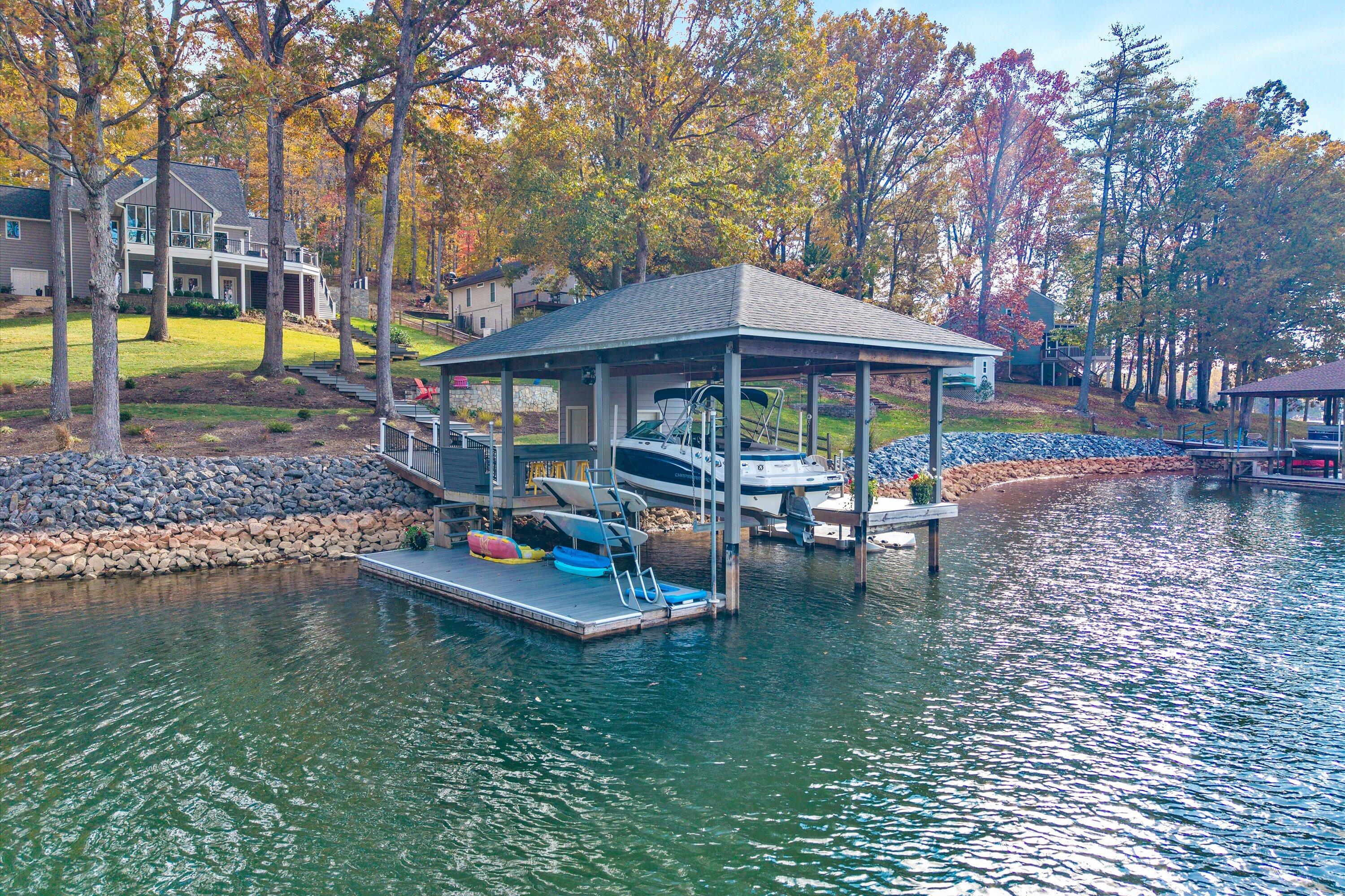 Moneta, Virginia, 24121, United States, 4 Bedrooms Bedrooms, ,4 BathroomsBathrooms,Residential,Active,1988441