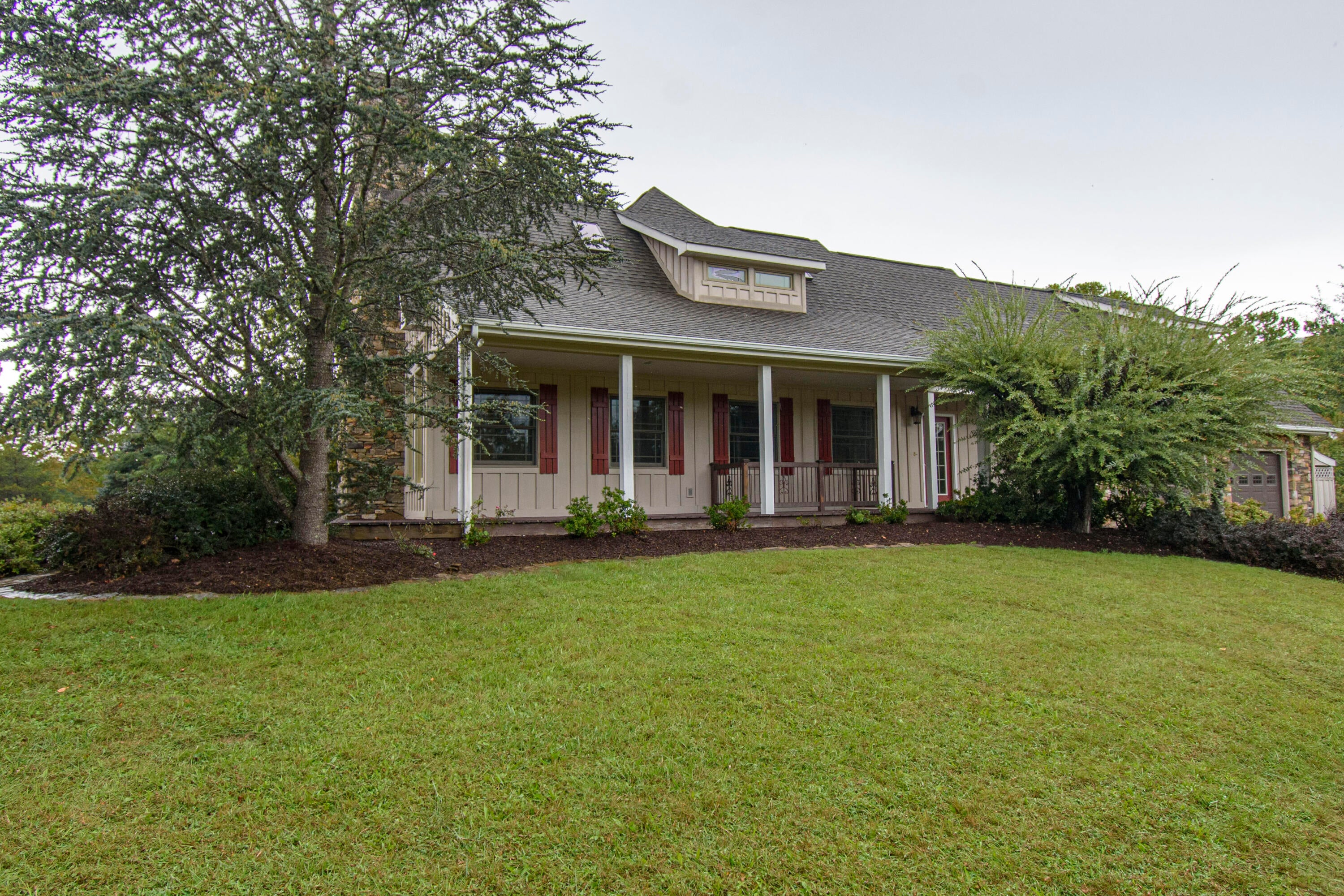 Catawba, Virginia, 24070, United States, 7 Bedrooms Bedrooms, ,6 BathroomsBathrooms,Residential,Active,1945254