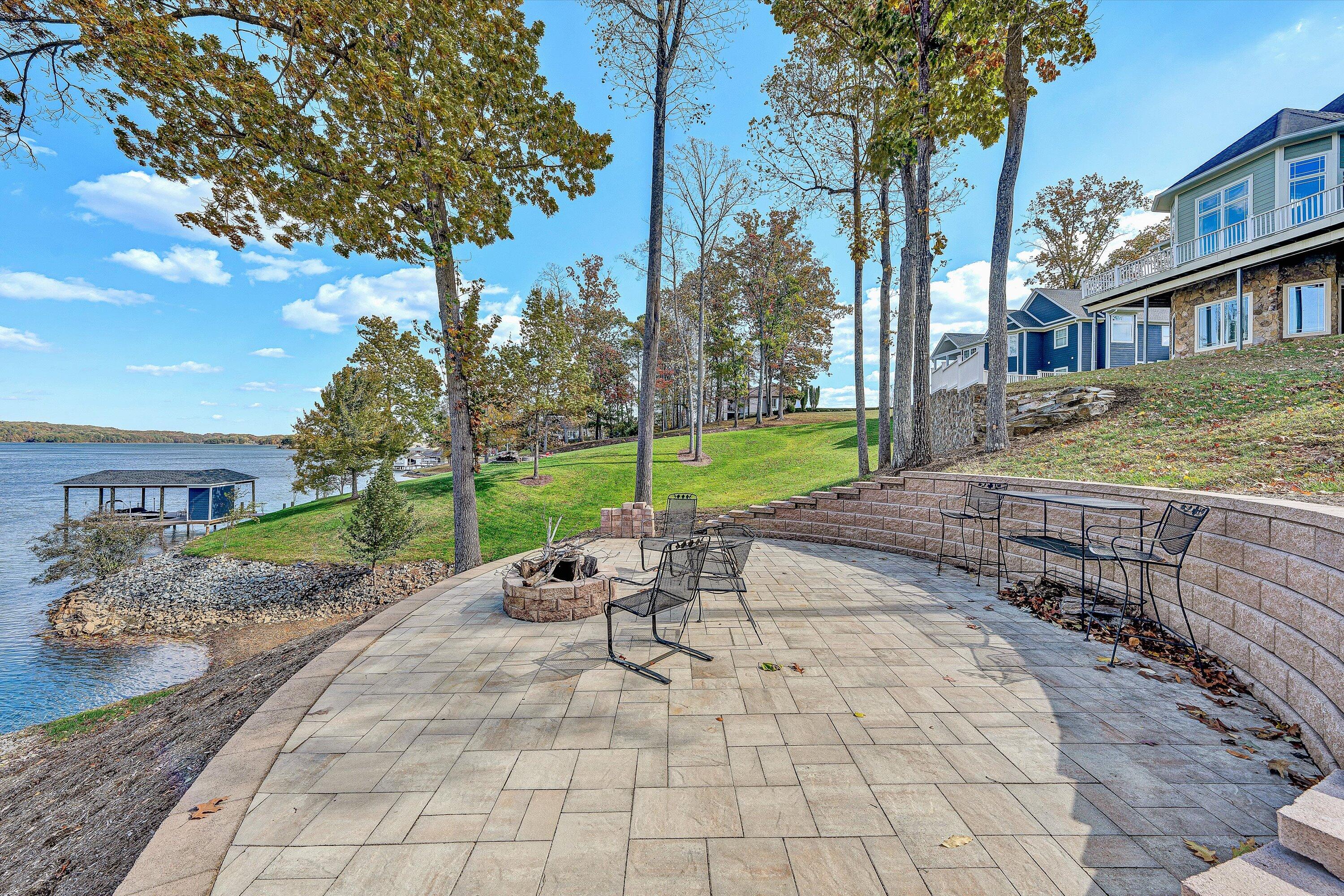 Moneta, Virginia, 24121, United States, 5 Bedrooms Bedrooms, ,6 BathroomsBathrooms,Residential,Active,1973555