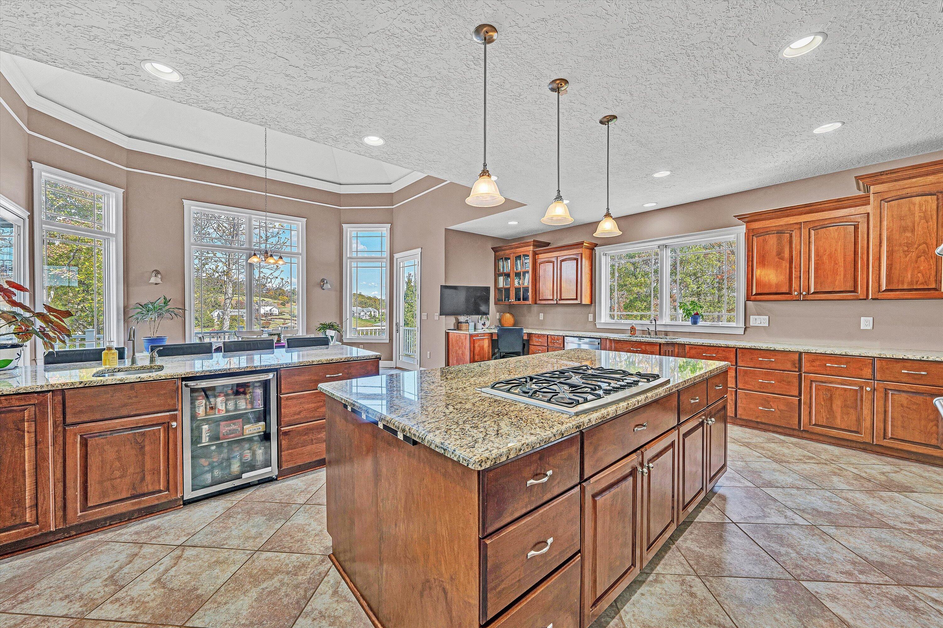 Moneta, Virginia, 24121, United States, 5 Bedrooms Bedrooms, ,6 BathroomsBathrooms,Residential,Active,1973555