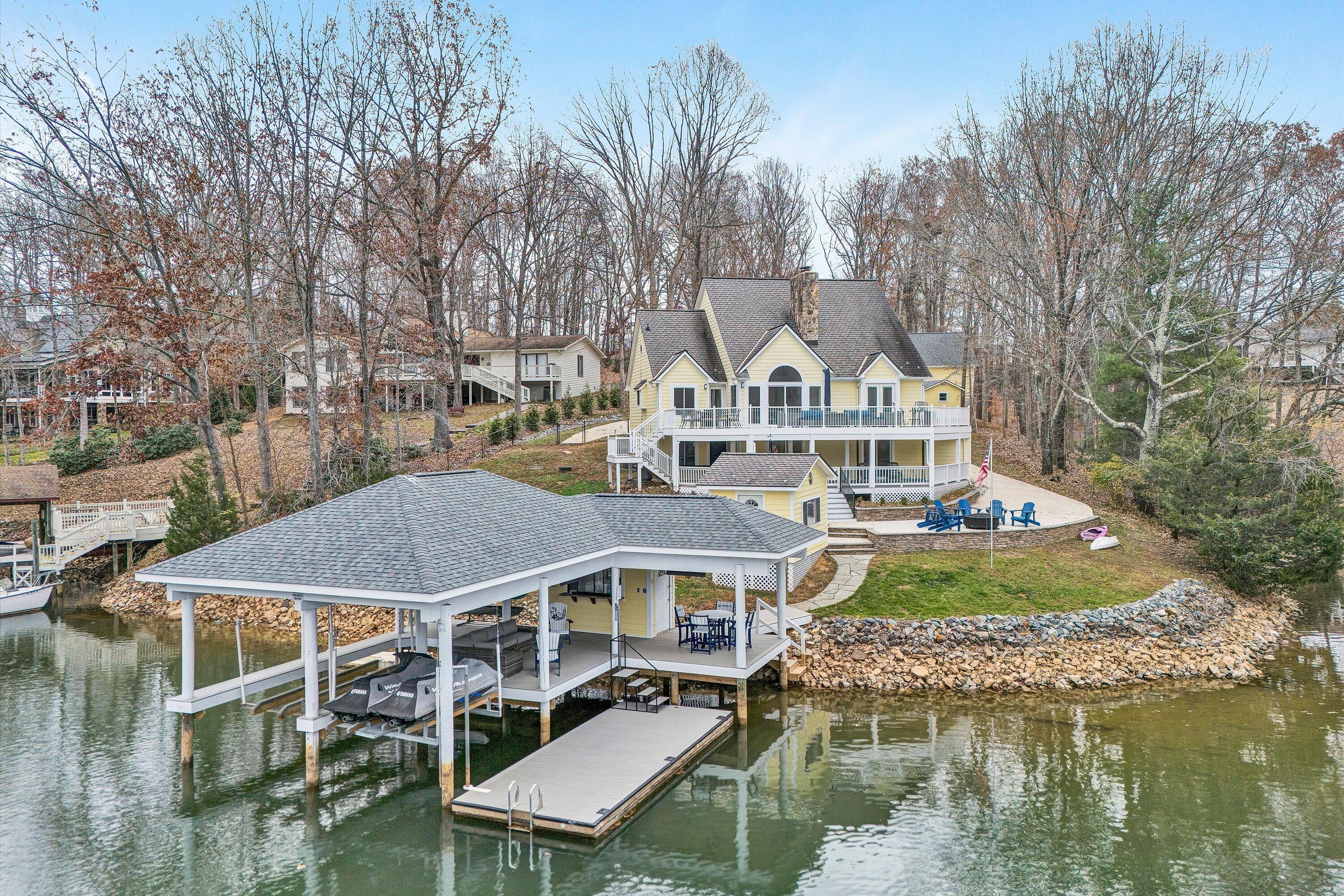 Wirtz, Virginia, 24184, United States, 5 Bedrooms Bedrooms, ,4 BathroomsBathrooms,Residential,Active,1998599