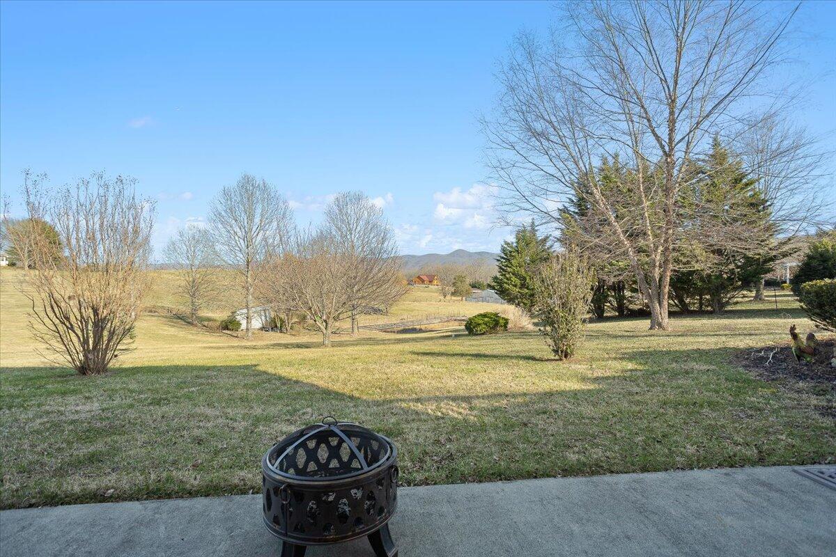 Fincastle, Virginia, 24090, United States, 3 Bedrooms Bedrooms, ,4 BathroomsBathrooms,Residential,Active,1945492