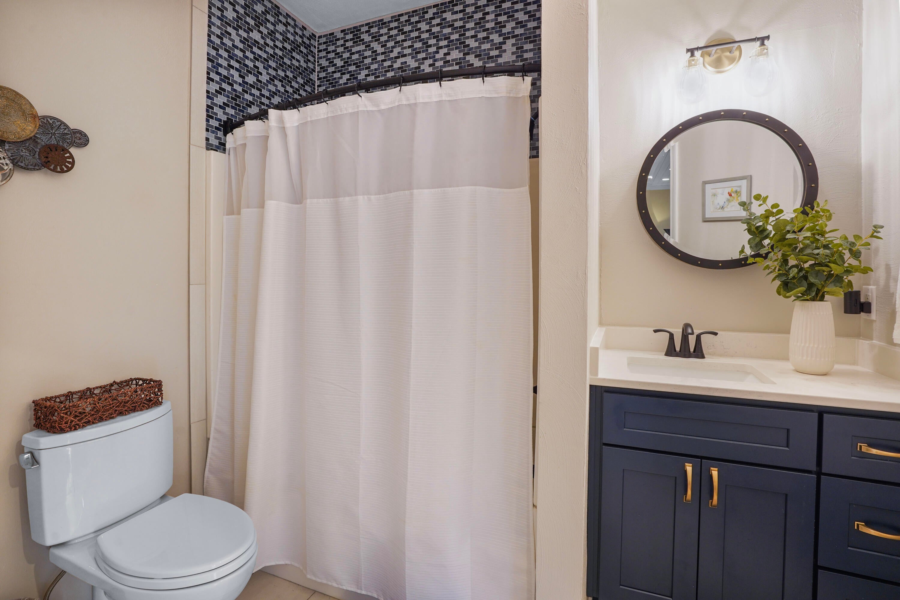 Moneta, Virginia, 24121, United States, 4 Bedrooms Bedrooms, ,4 BathroomsBathrooms,Residential,Active,1988441